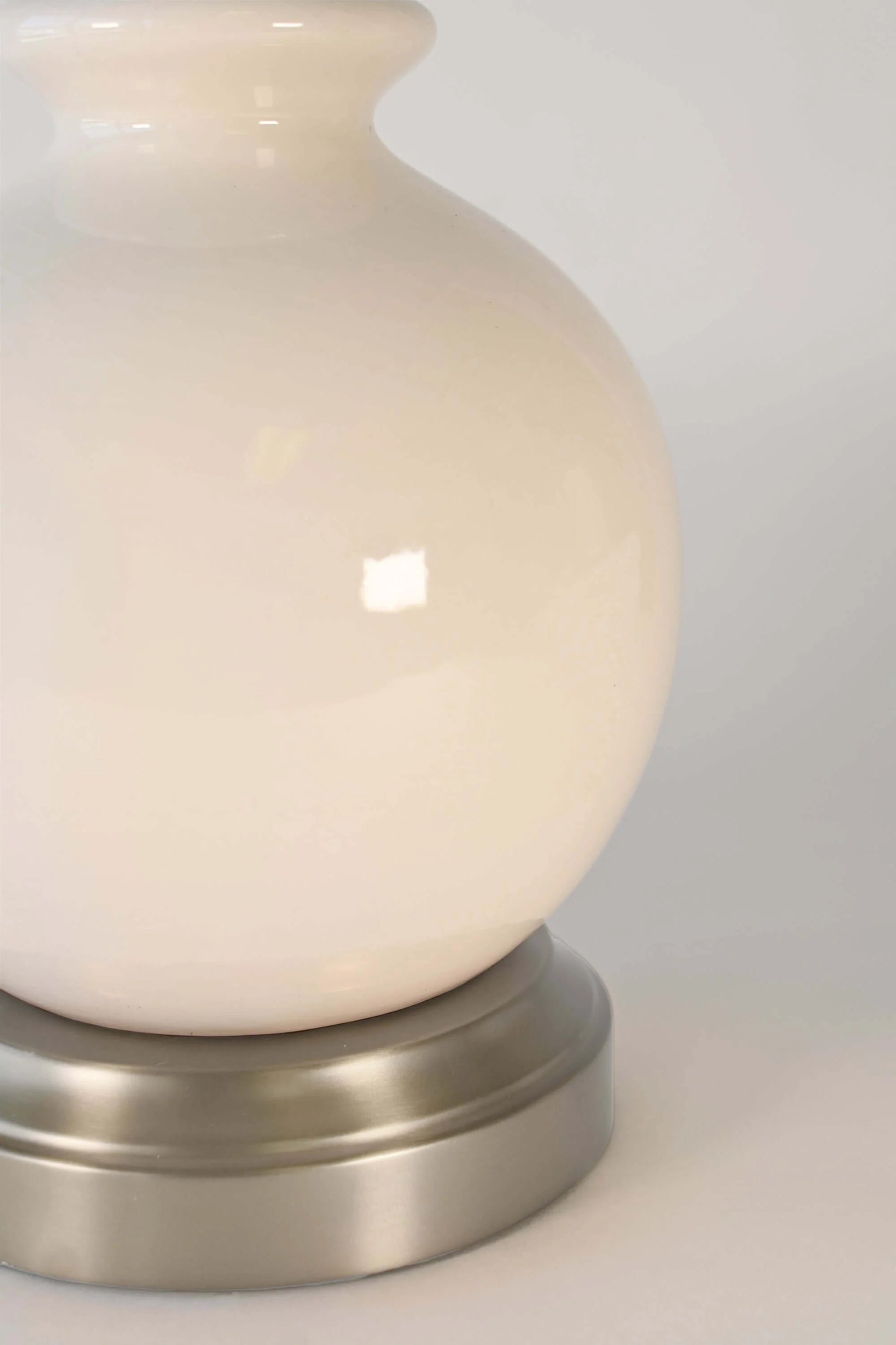 Elegant ivory ceramic lamp with rechargeable battery technology