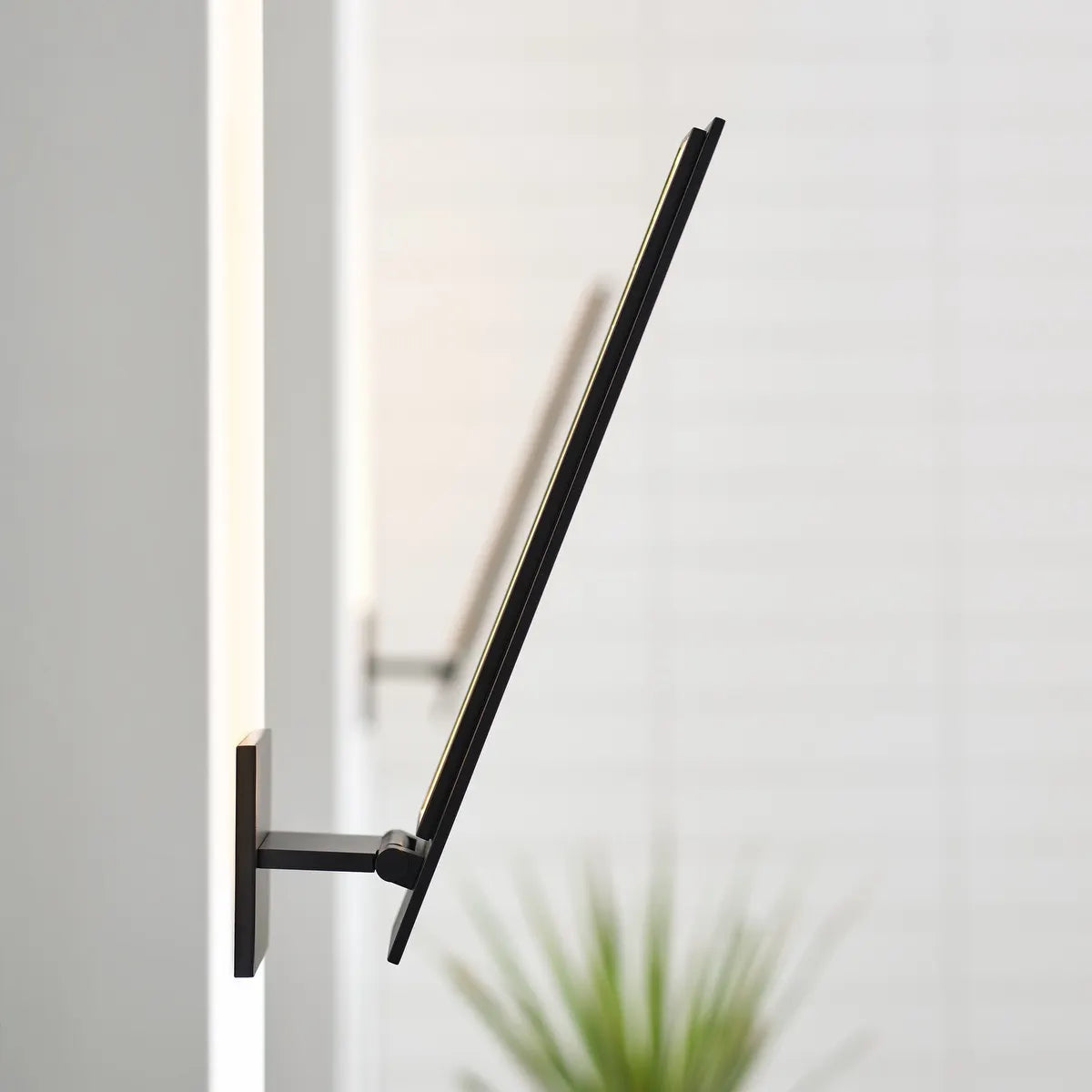 Angolo 18 wall light side view pivot adjustable head