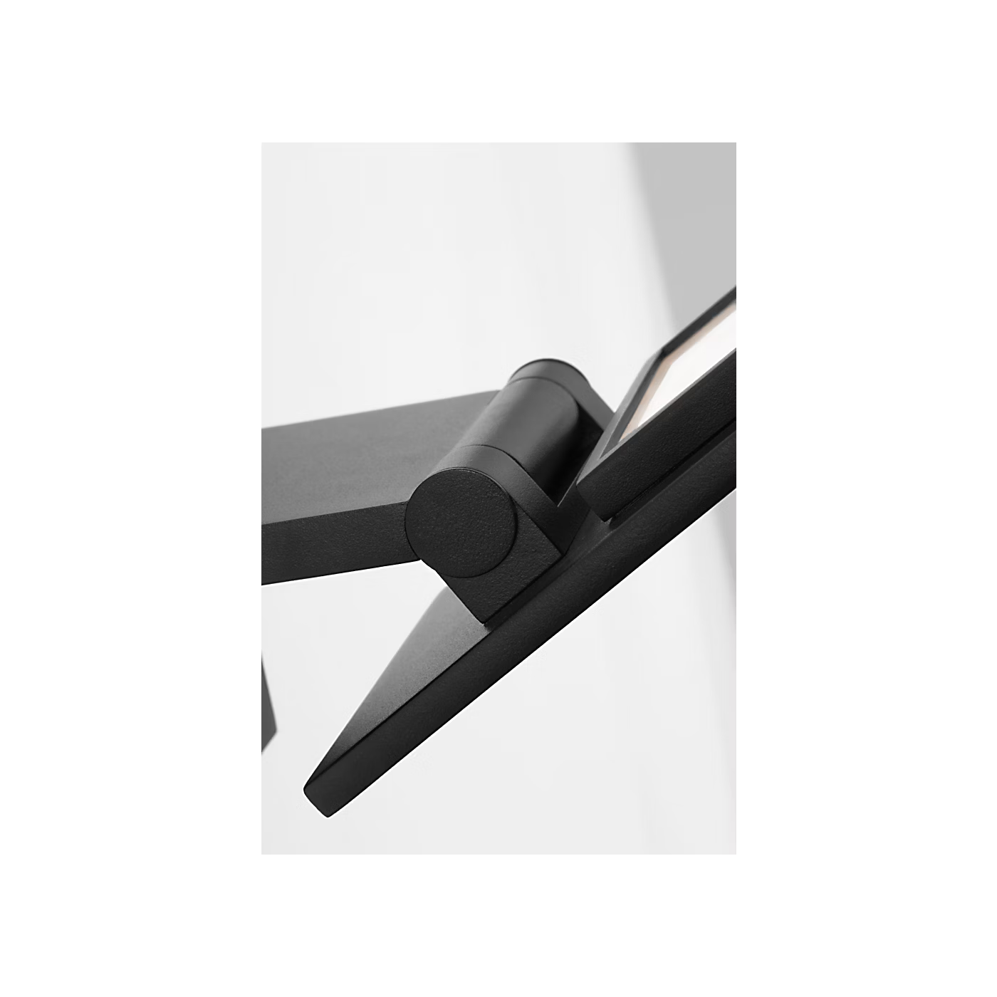 energy efficient LED wall sconce 8.7W modern fixture