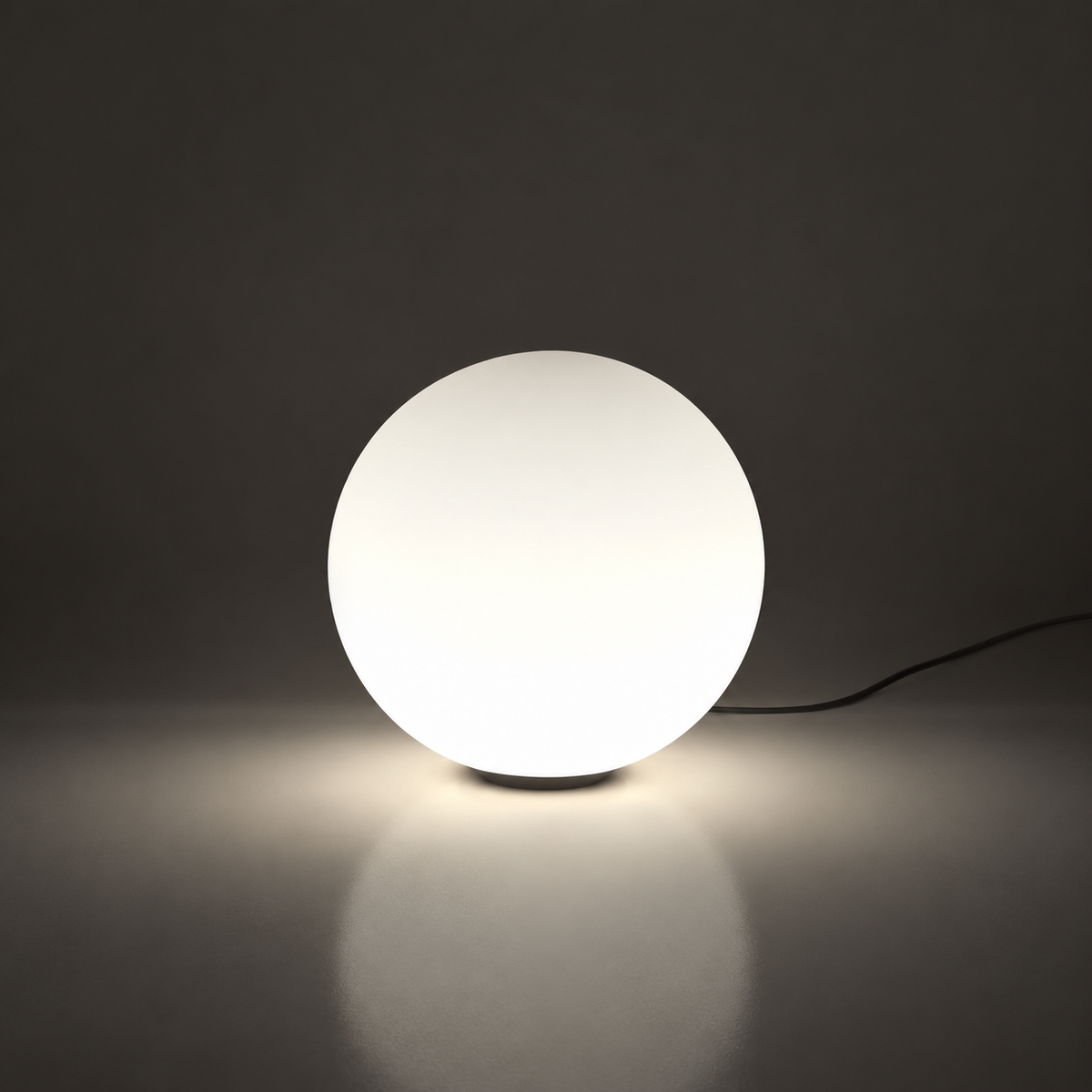 Artemide Dioscuri Table Lamp white glass diffuser detail