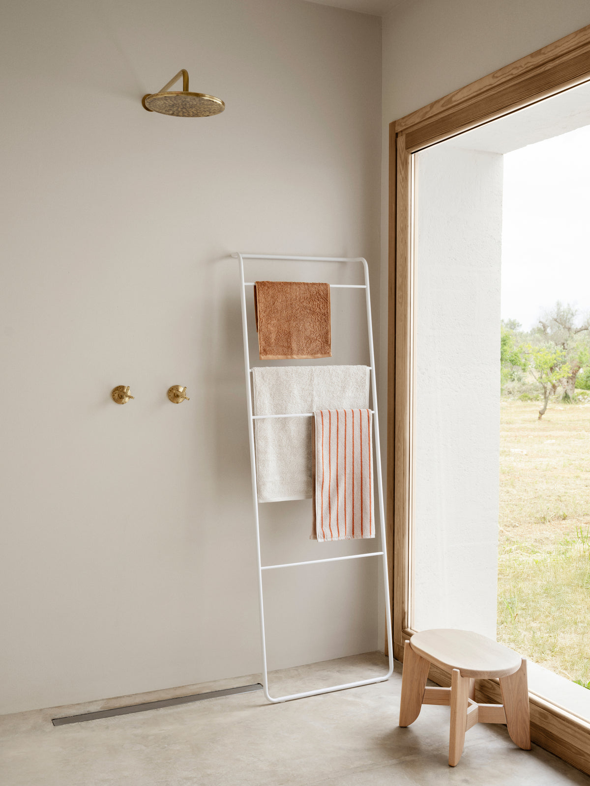 blomus RIVA Organic Cotton Terry Hand Towel XL – RIVA XL hand towel styled with blomus MODO and ARTO