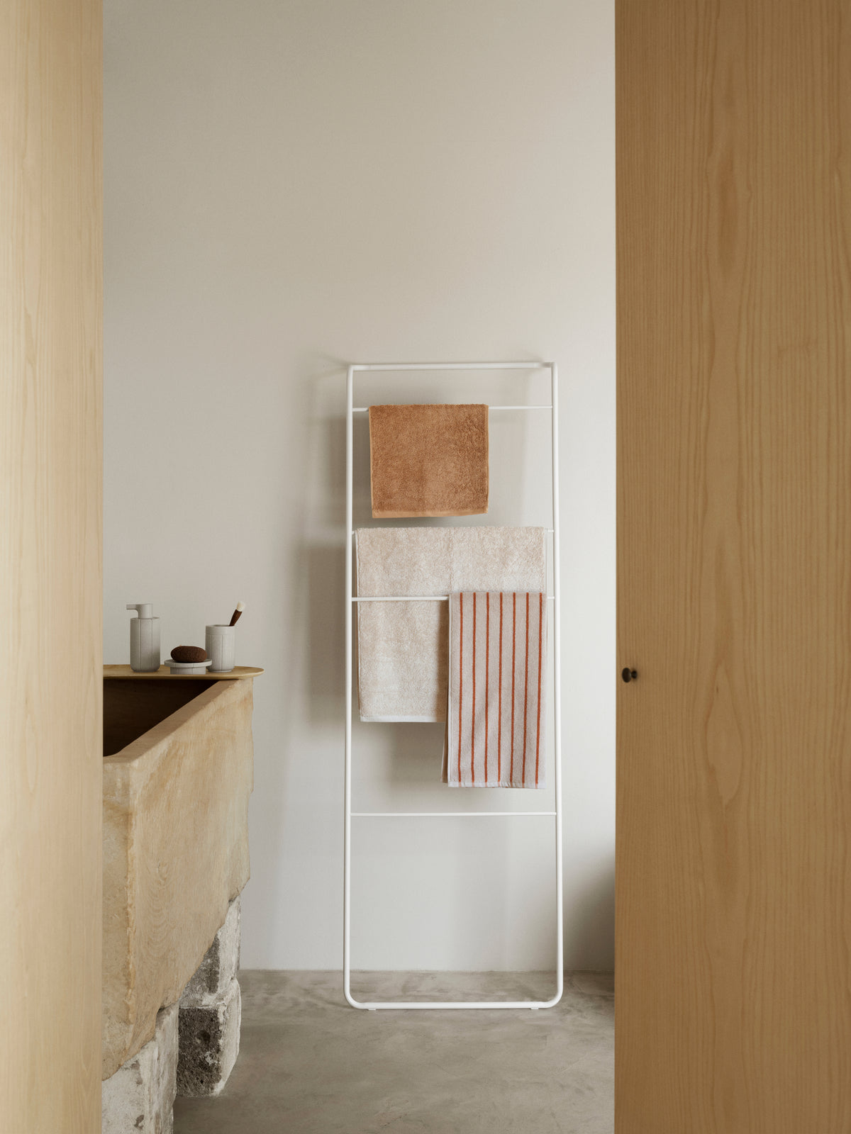 blomus RIVA Organic Cotton Terry Hand Towel XL – RIVA XL hand towel styled with blomus KUA, MODO and ARTO