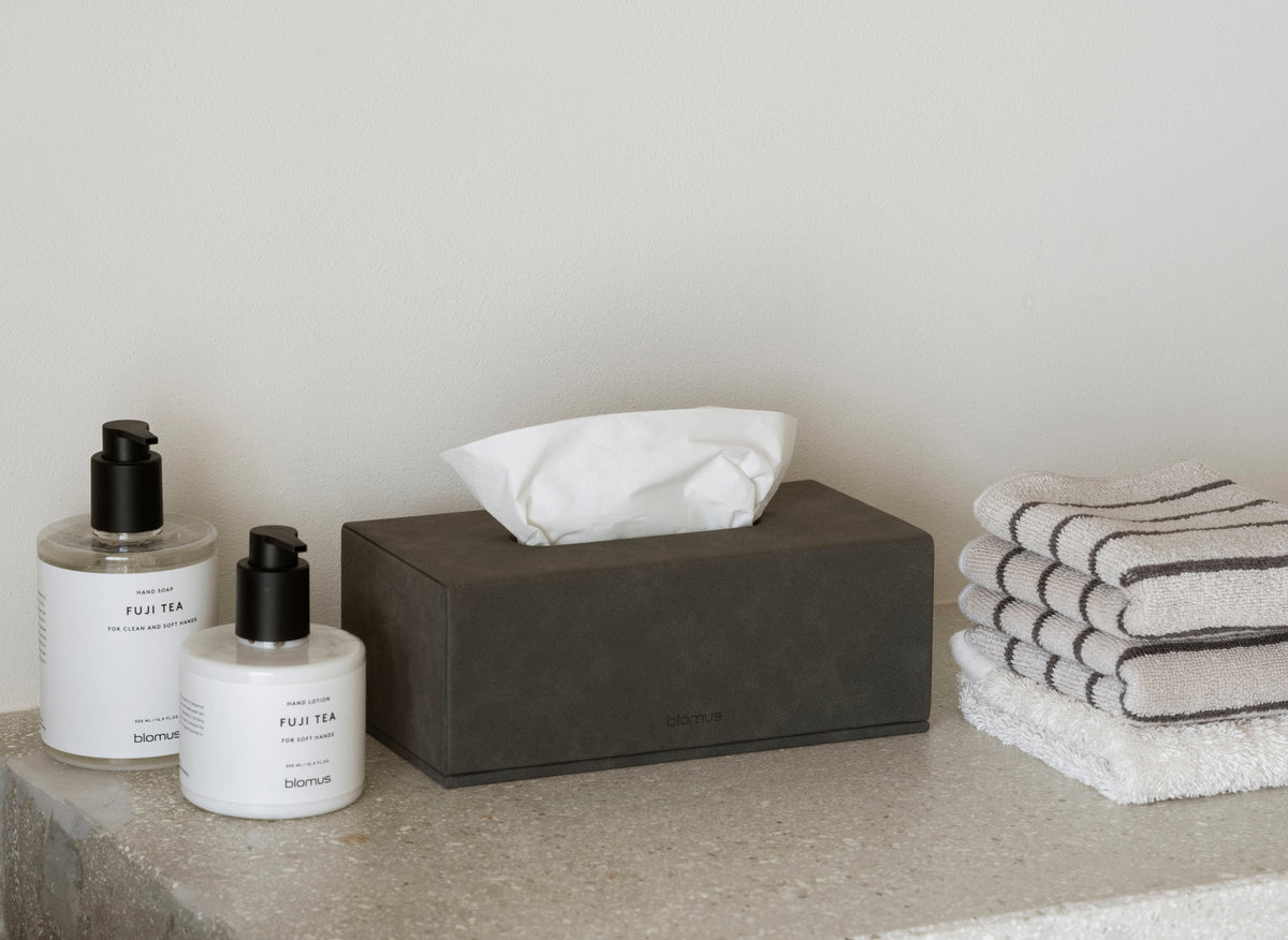 blomus RIVA Organic Cotton Guest Towels, Set of 2 – RIVA guest towel set styled with blomus ARTO, SAHLA and SATOMI