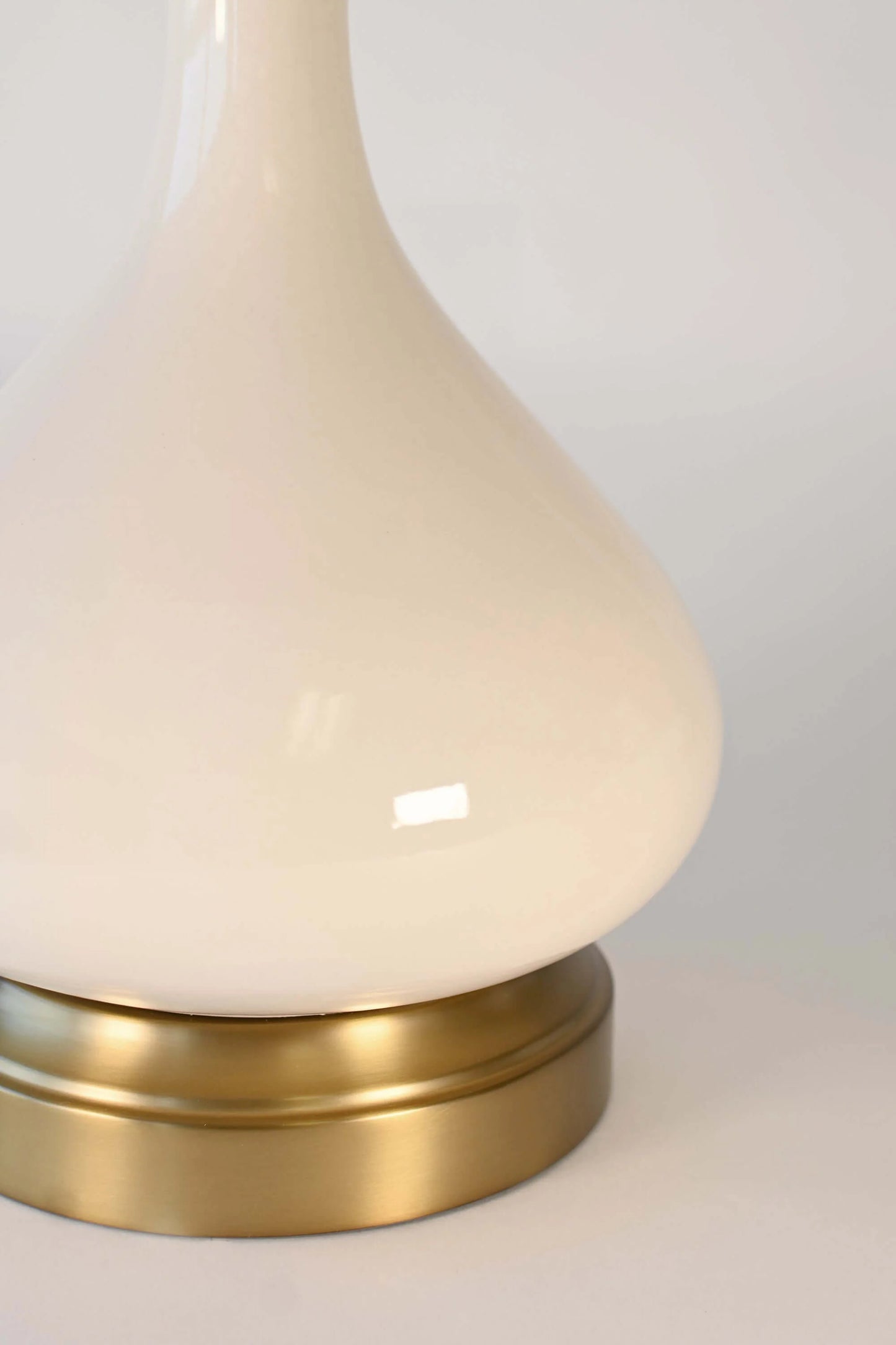 Handmade ceramic table lamp with rechargeable LED technology