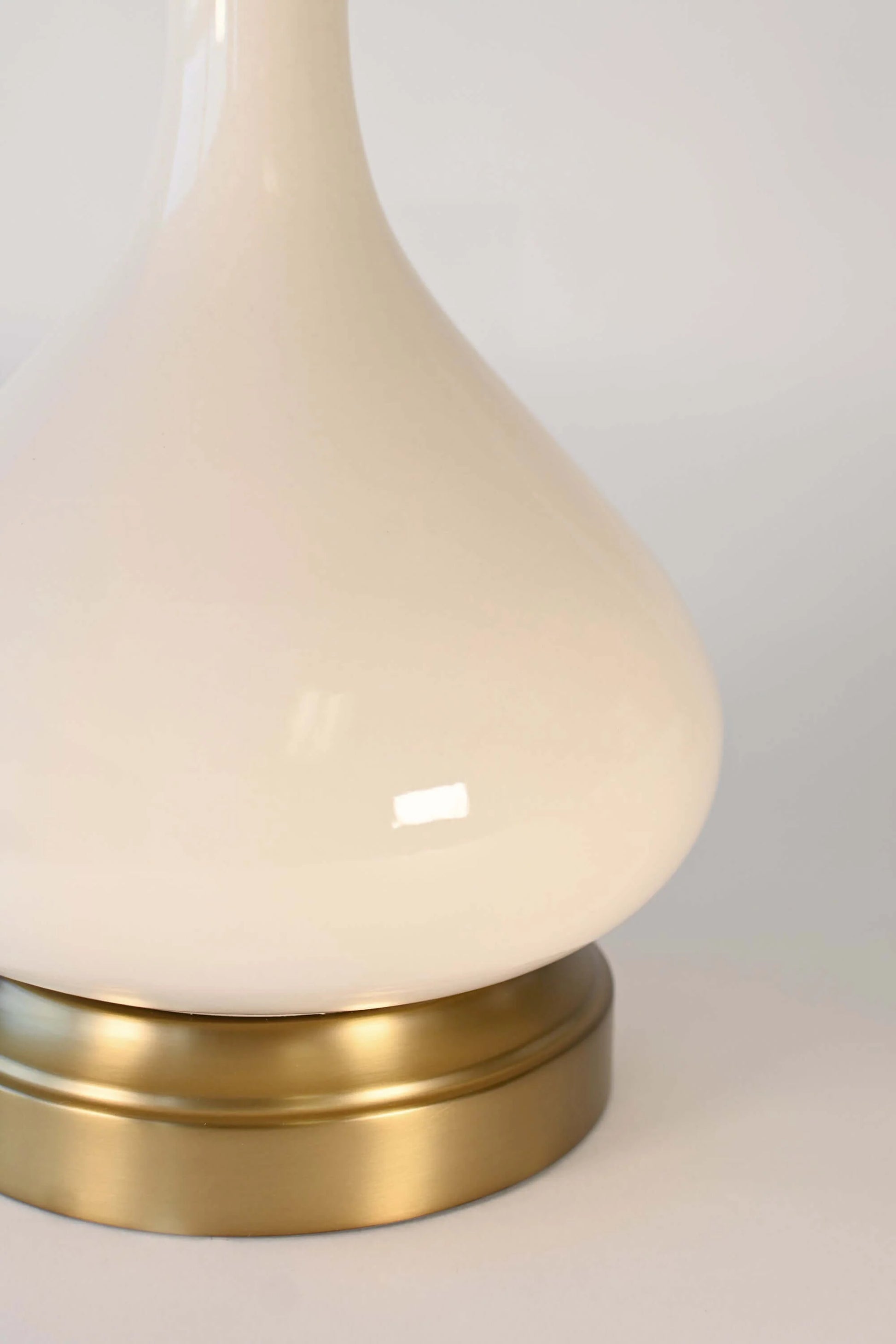 Handmade ceramic table lamp with rechargeable LED technology
