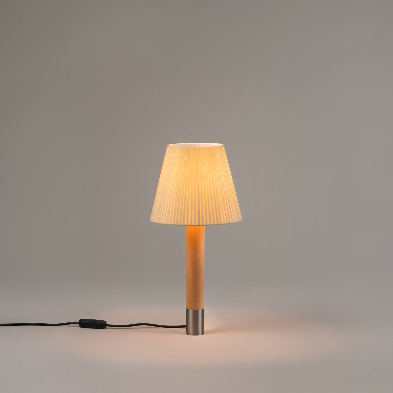 Santa & Cole Basica M1 accent lamp for luxury interiors and Scandinavian-inspired spaces, natural ribbon shade