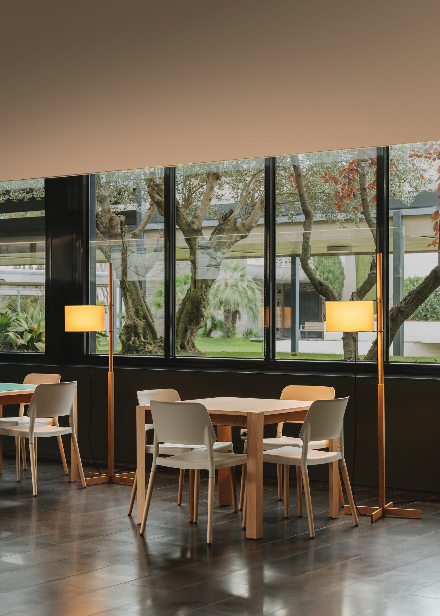 Contemporary Belloch Chair with ergonomic seating for dining and office use