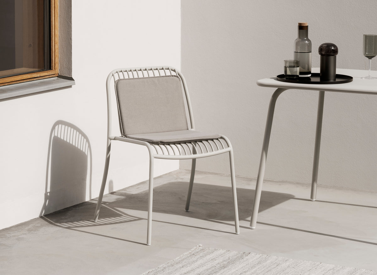 blomus YUA Outdoor Bistro Table, Round or Square – YUA bistro table styled with blomus IRIS, FUUMI and PEASY