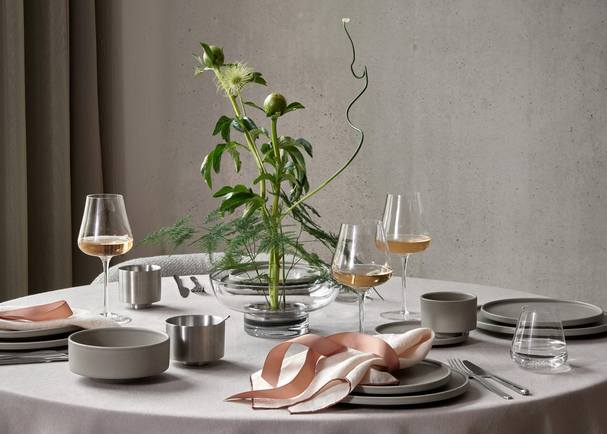 blomus MAKOTO Stoneware Plates: Dinner, Dessert & Side – Elephant Skin place settings on a linen tablecloth
