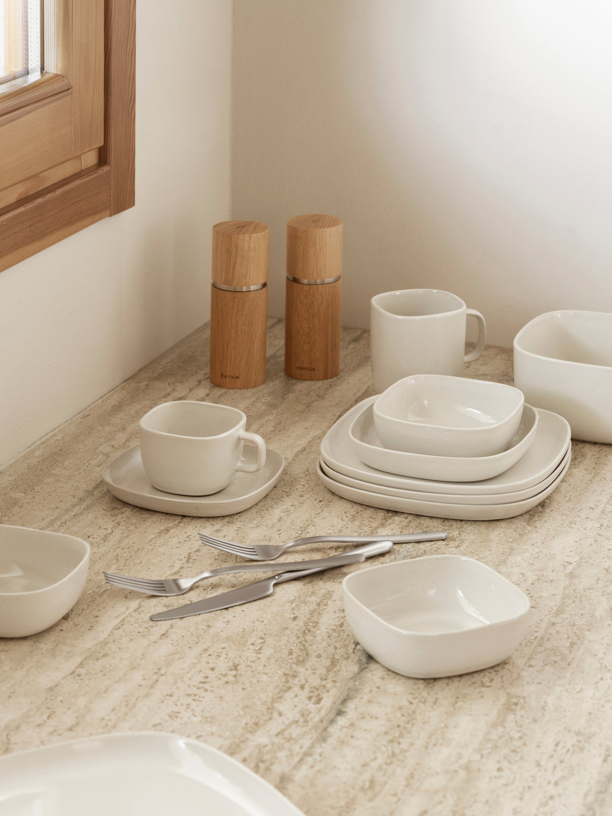 blomus VAHLO Square Stoneware Mug, 13.5 oz – VAHLO mug styled with blomus STELLA and PEPE (2)