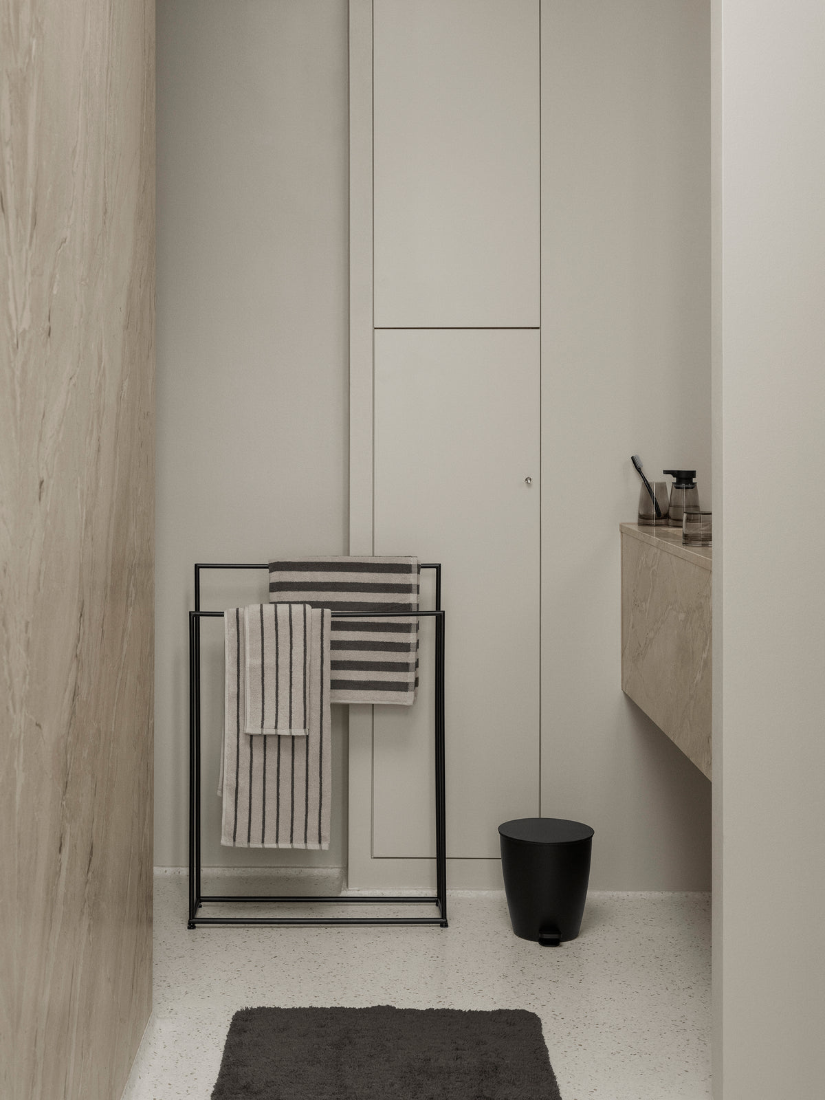 blomus TUUFA Ultra-Thick Non-Slip Bath Mat – TUUFA bath mat styled with blomus AVA, MODO and ARTO