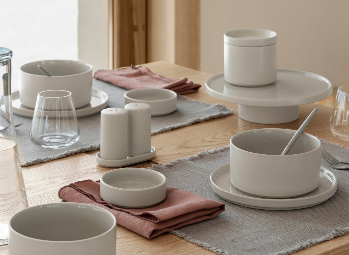 blomus PILAR Stoneware Bowls, Set of 4, in Four Sizes – Moonbeam bowls on a breakfast table with placemats