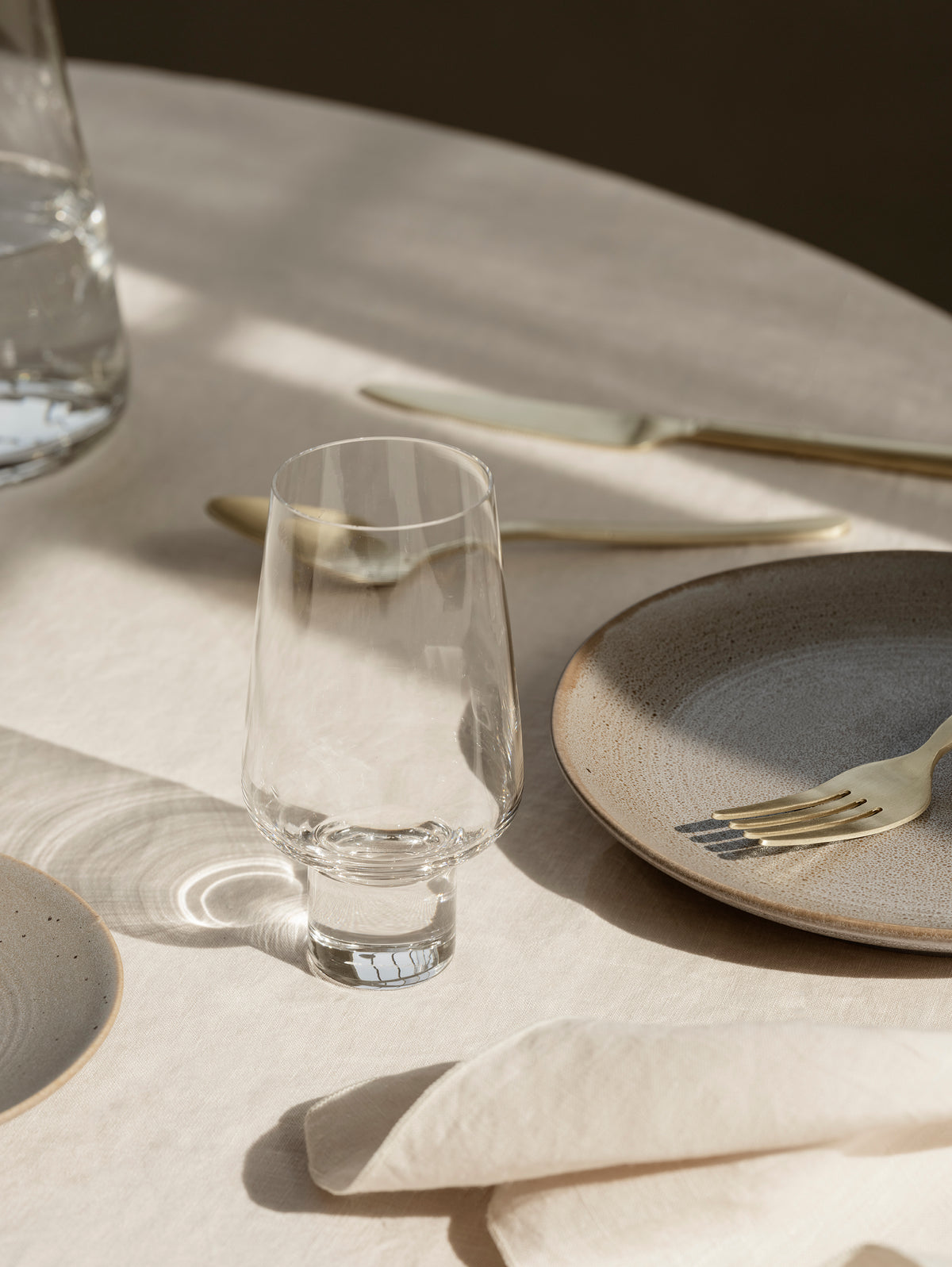blomus STELLA 16-Piece Flatware Set, Service for 4 – STELLA flatware set in a styled setting (4)