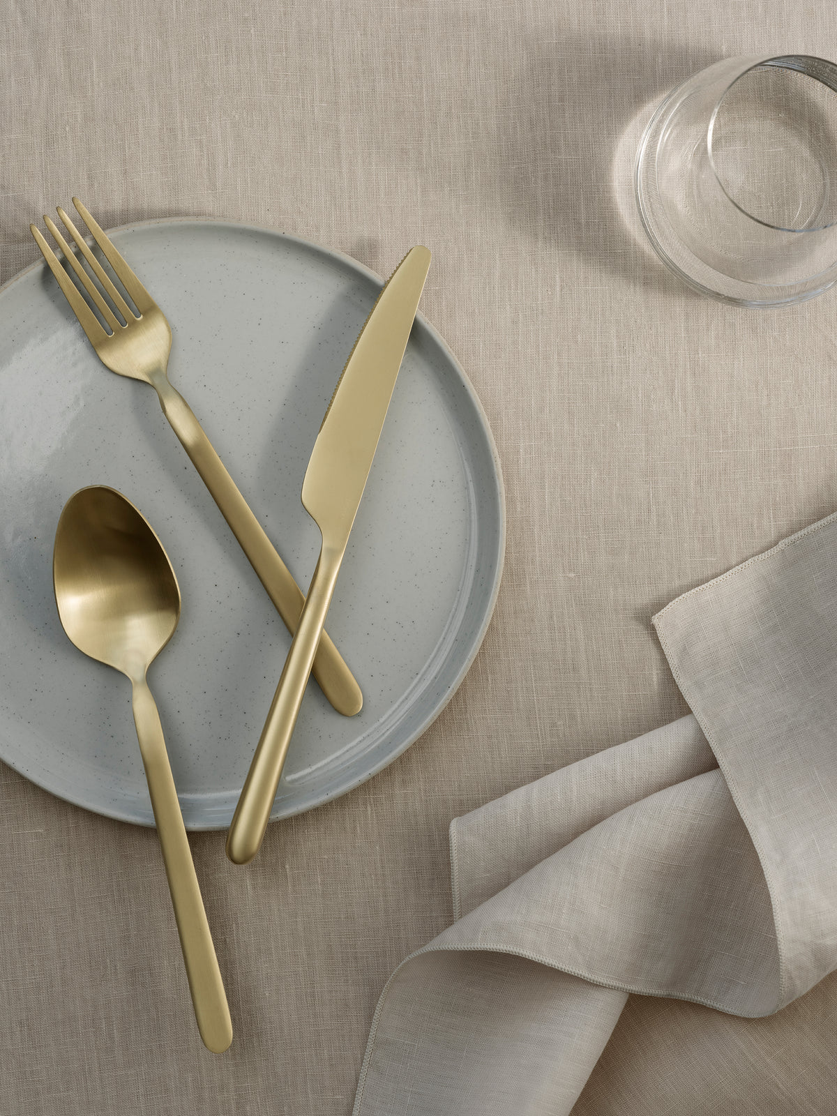 blomus STELLA 16-Piece Flatware Set, Service for 4 – STELLA flatware set in a styled setting (5)