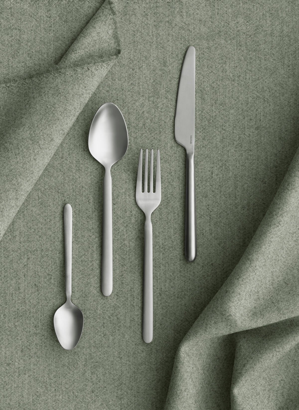 blomus STELLA 16-Piece Flatware Set, Service for 4 – STELLA flatware set in a styled setting (3)