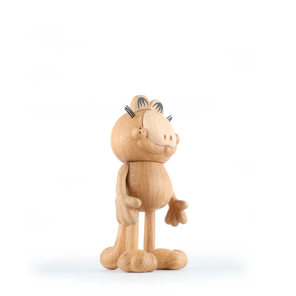 Boyhood Paramount Garfield wooden figure in oak, Large (image 8)
