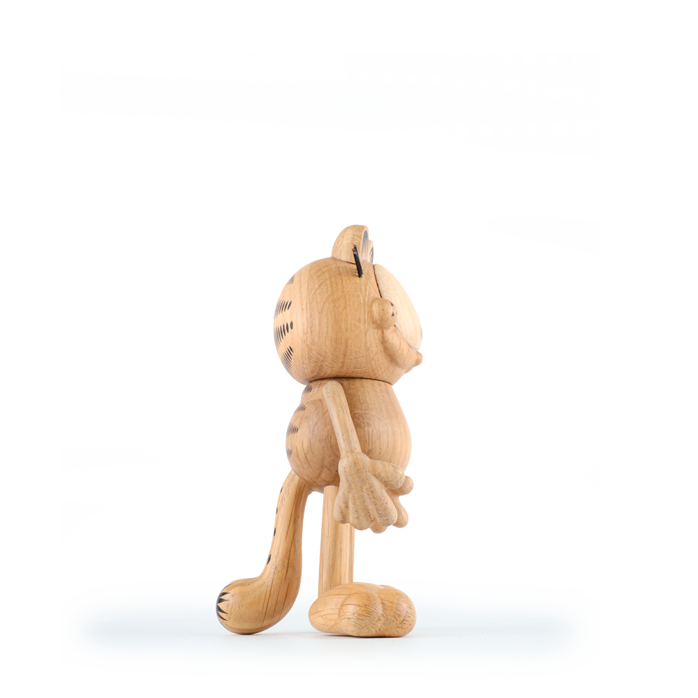 Boyhood Paramount Garfield wooden figure in oak, Large (image 9)