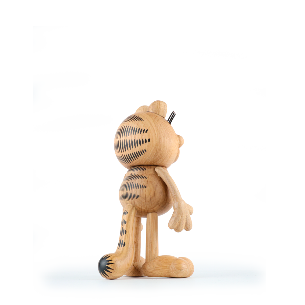 Boyhood Paramount Garfield wooden figure in oak, Large (image 10)