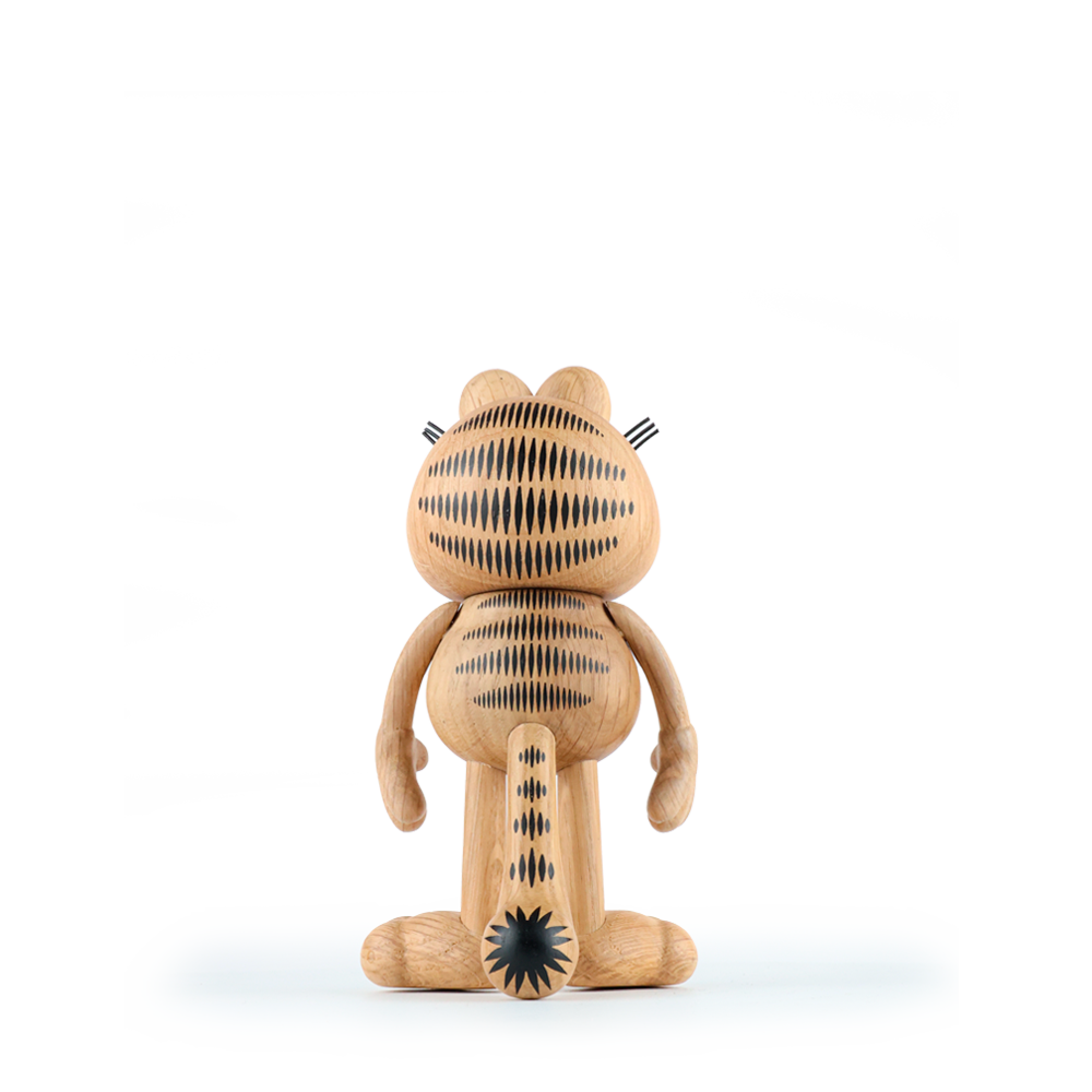 Boyhood Paramount Garfield wooden figure in oak, Large (image 11)