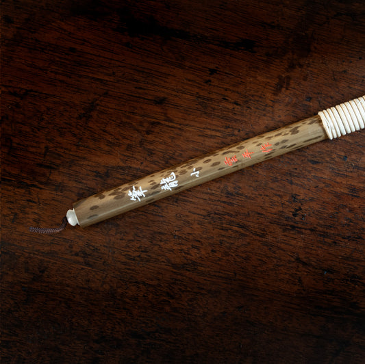 Umpei Fude Calligraphy Brush E with Gift Box, Hankeido – handle detail on dark wood