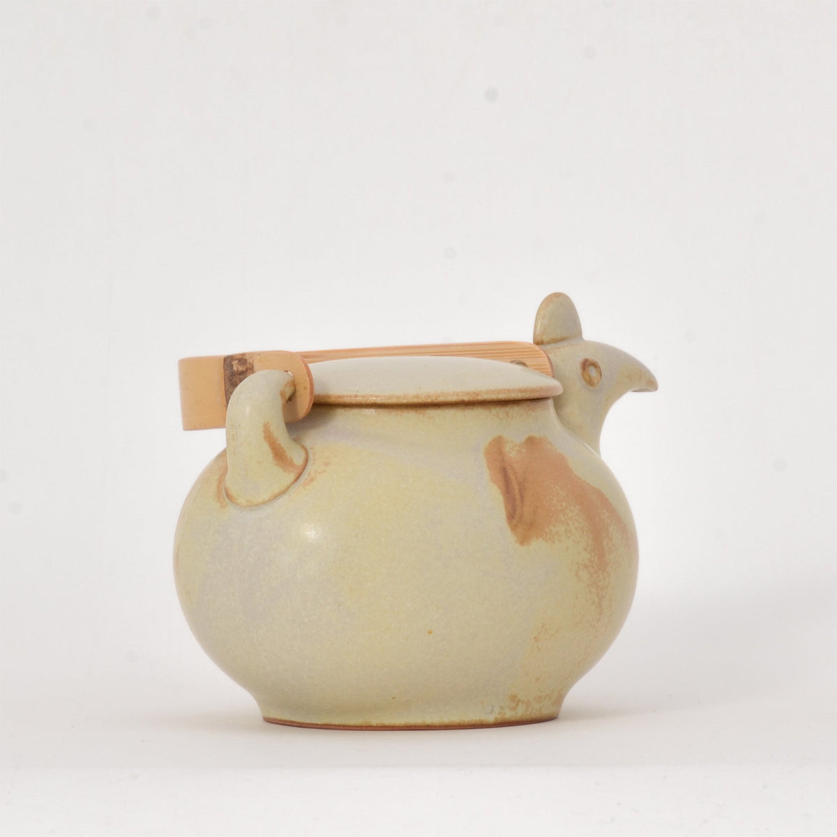Ceramic Japan Tori Bird Teapot – side view with the tail