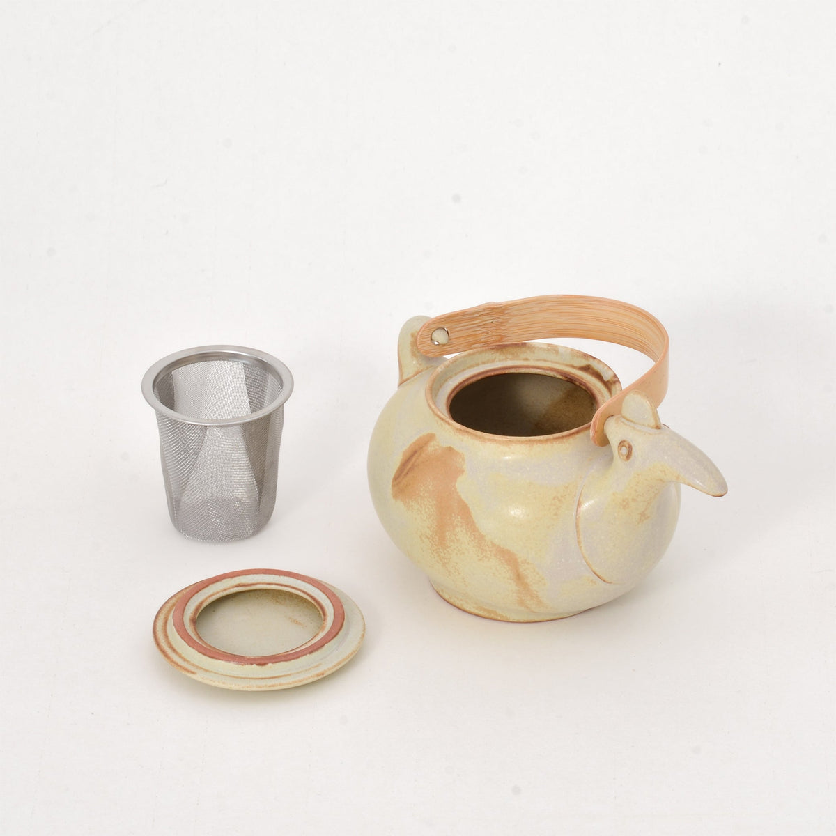 Ceramic Japan Tori Bird Teapot – pot, strainer and lid laid out