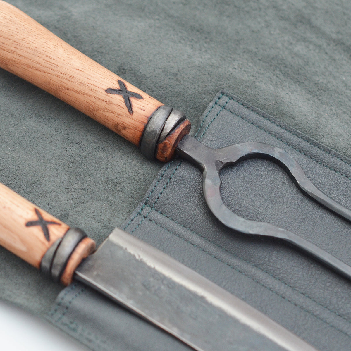 Master Shin's Anvil Carving Set (photo 4 of 7)