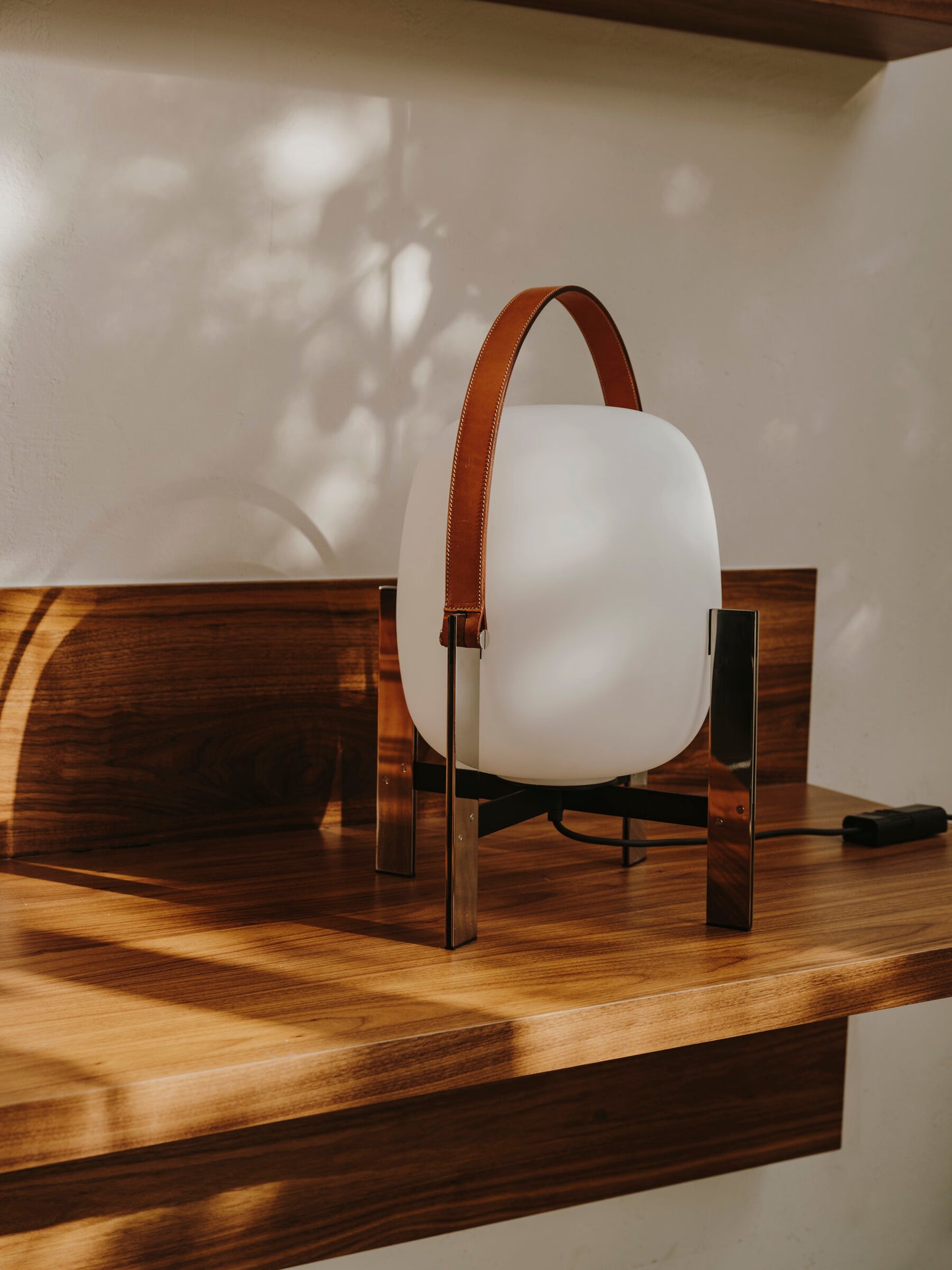 Opal glass globe lamp with stainless steel Cesta Metalica frame