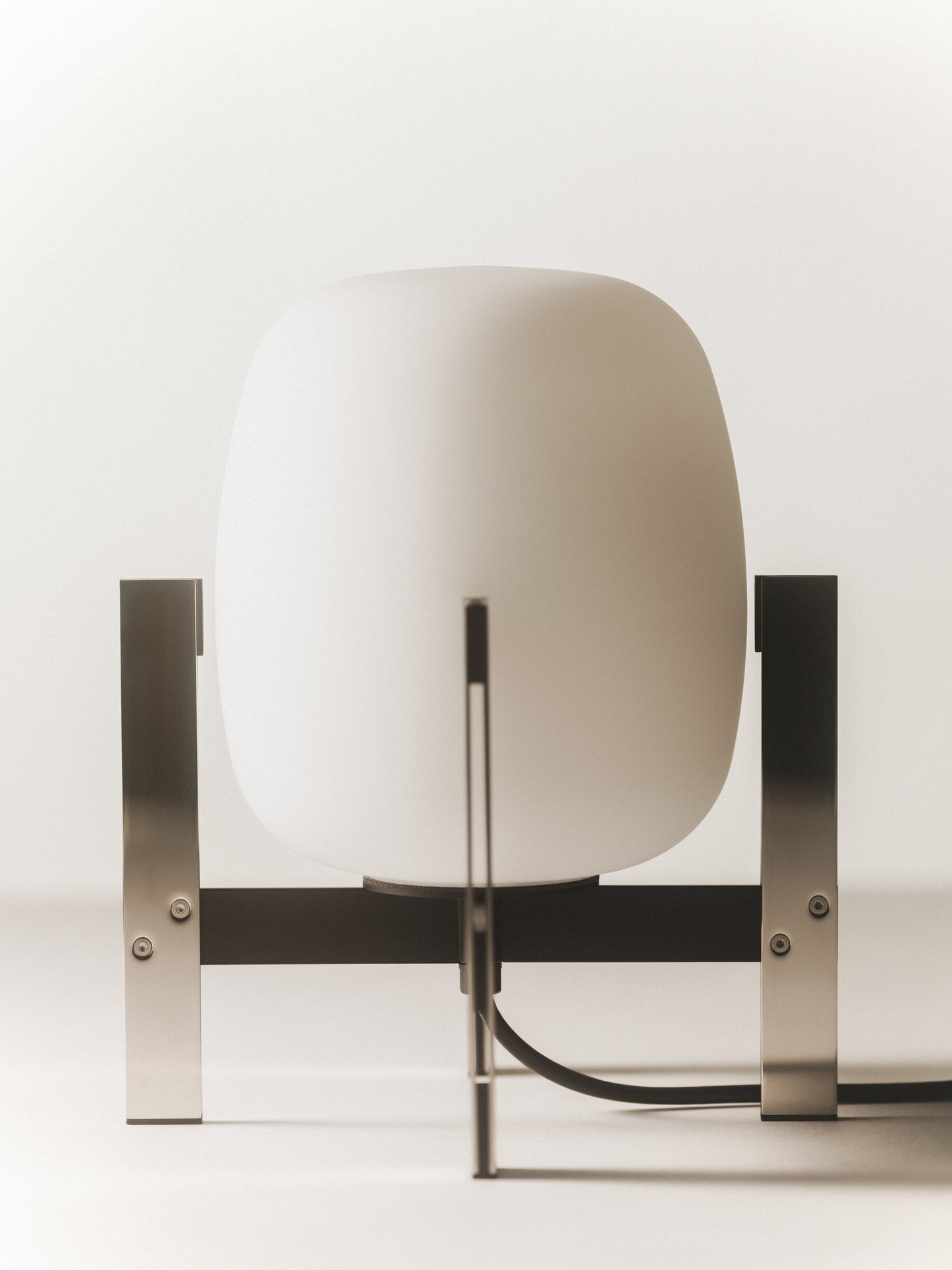 Cesta Metalica Table Lamp with stainless steel basket frame