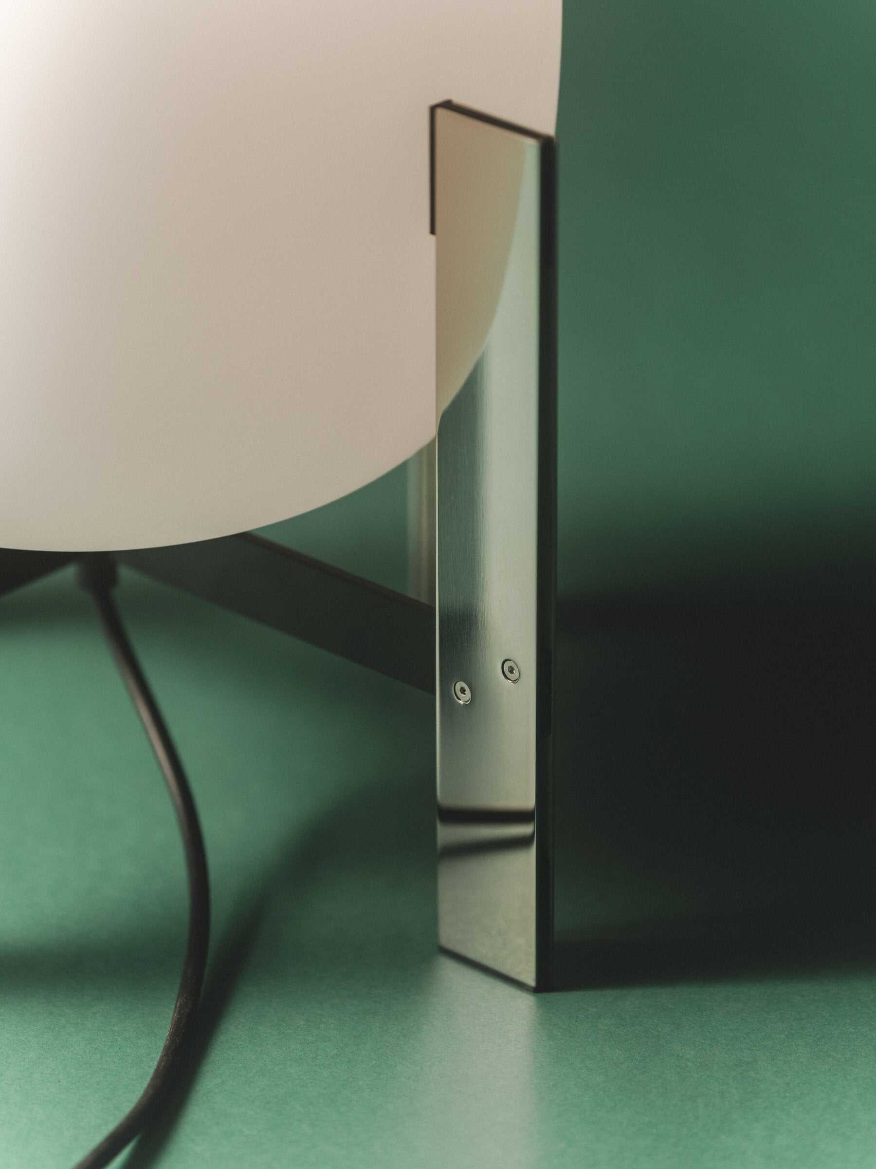 Santa & Cole Cesta Metalica lamp with polished metal structure