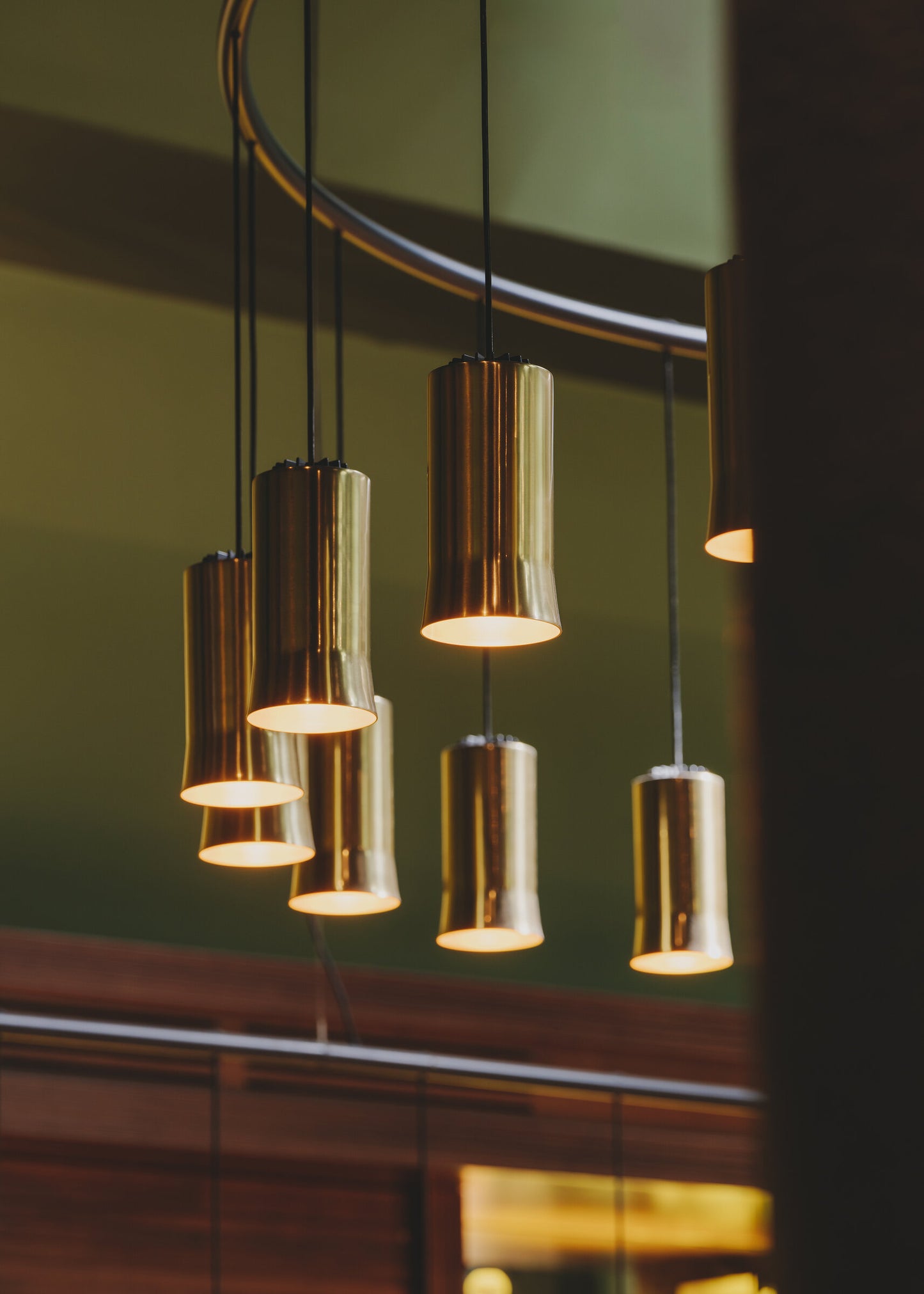 Sculptural circular pendant lamp with architectural lighting performance
