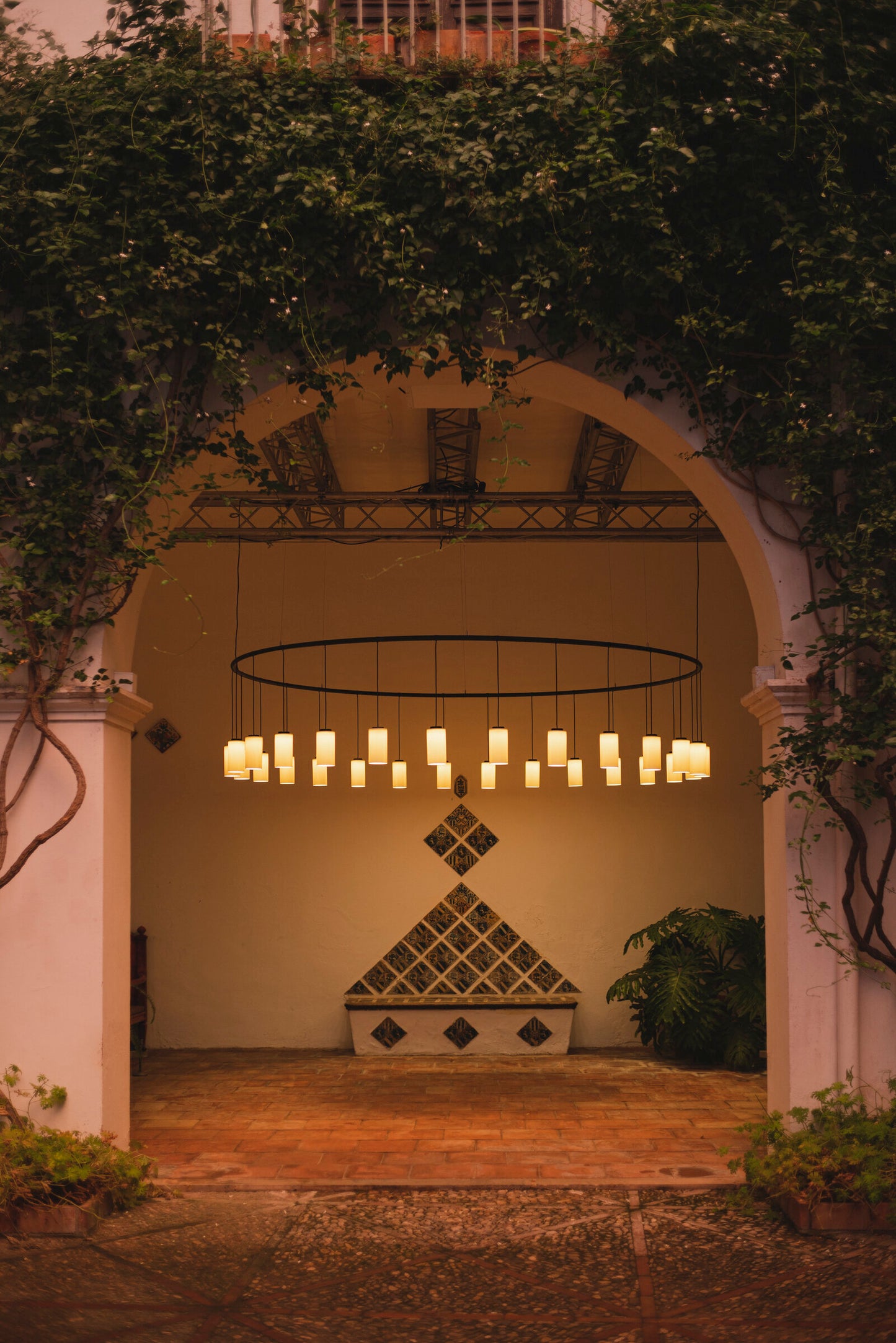 Modern suspension lighting fixture with porcelain diffuser shades