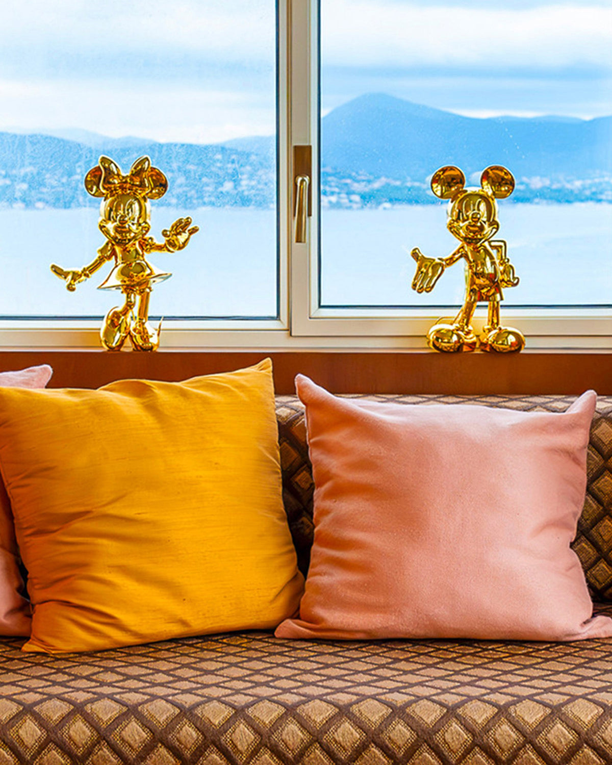 Leblon Delienne Minnie Welcome sculpture in Chromed Gold, 12 inch – view 3