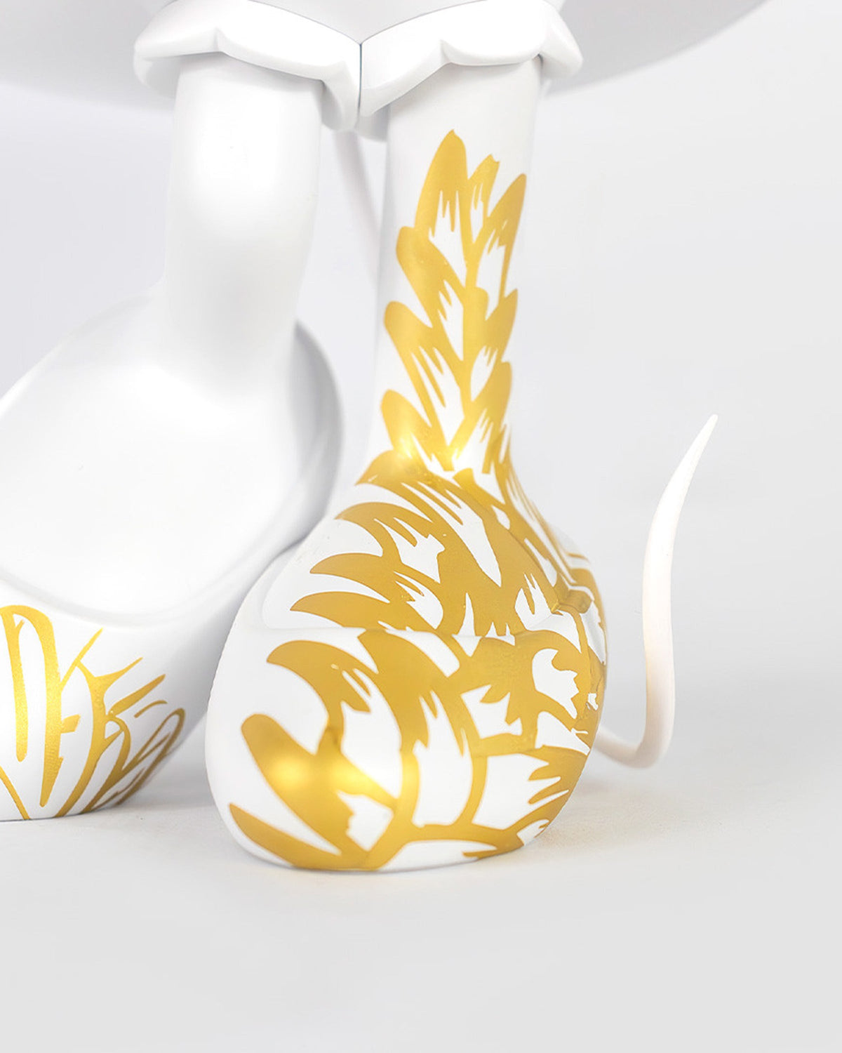 Leblon Delienne Star Style Minnie by Martyn Lawrence Bullard sculpture in White & Gold, 12 inch – view 6