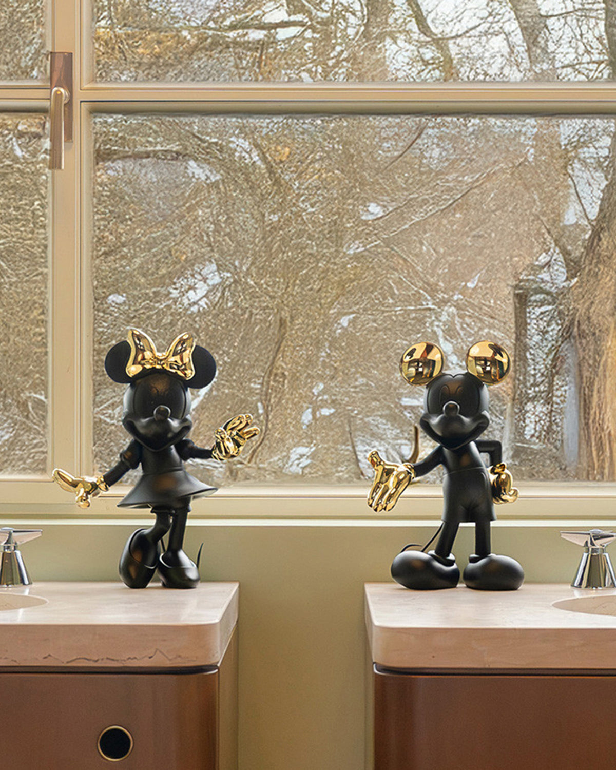 Leblon Delienne Minnie Welcome sculpture in Black & Gold, 12 inch – view 3