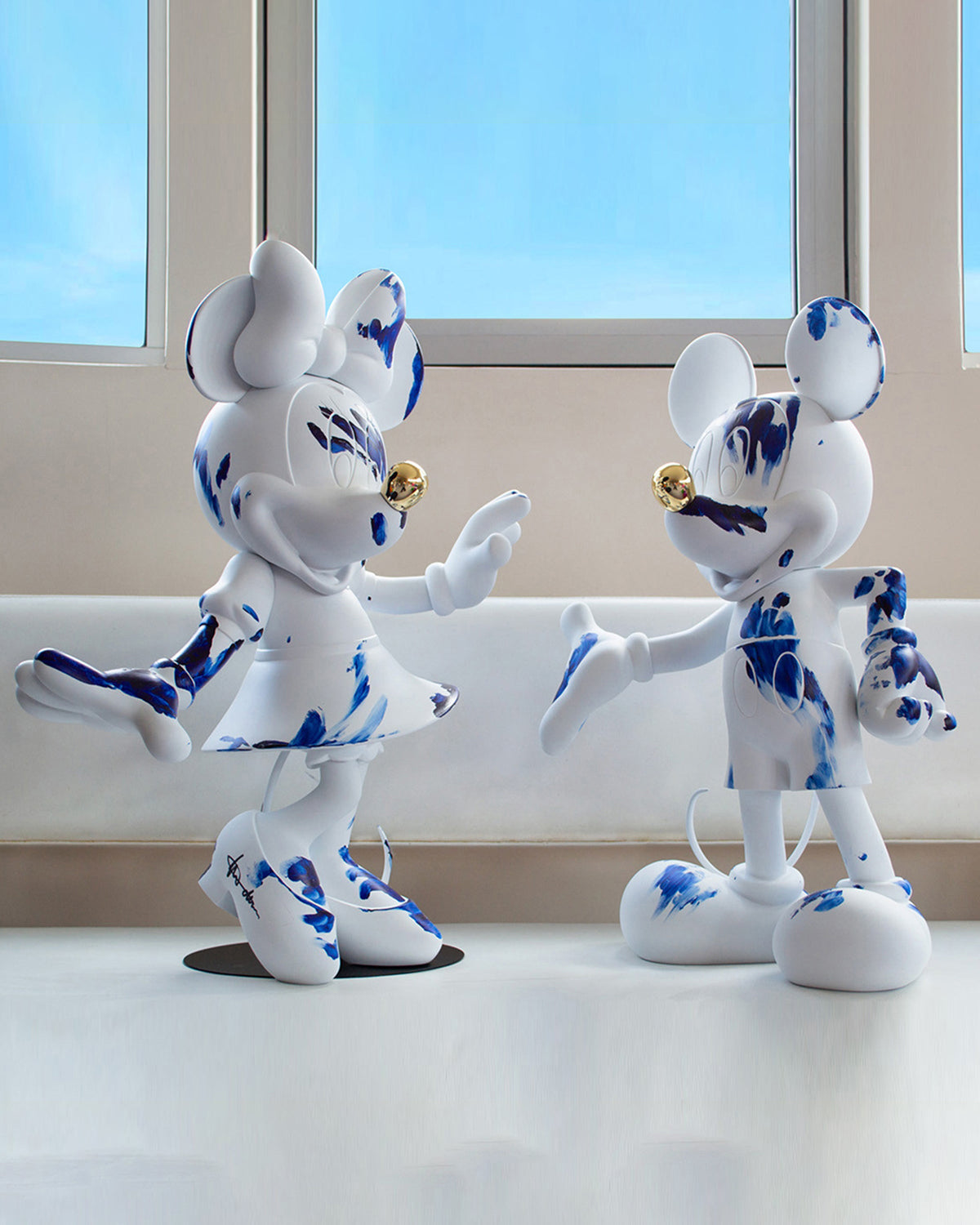 Leblon Delienne One Minute Mickey by Marcel Wanders sculpture in White & Delft Blue, chromed gold nose, 24 inch – view 3