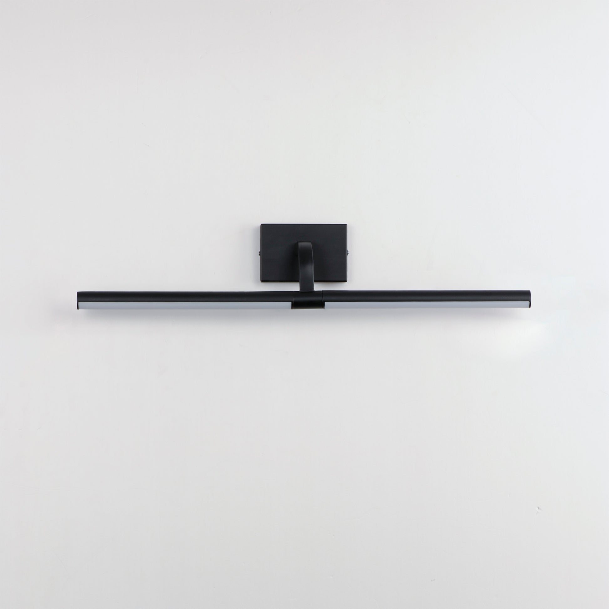 Mona 18" LED Picture Light Black by ET2