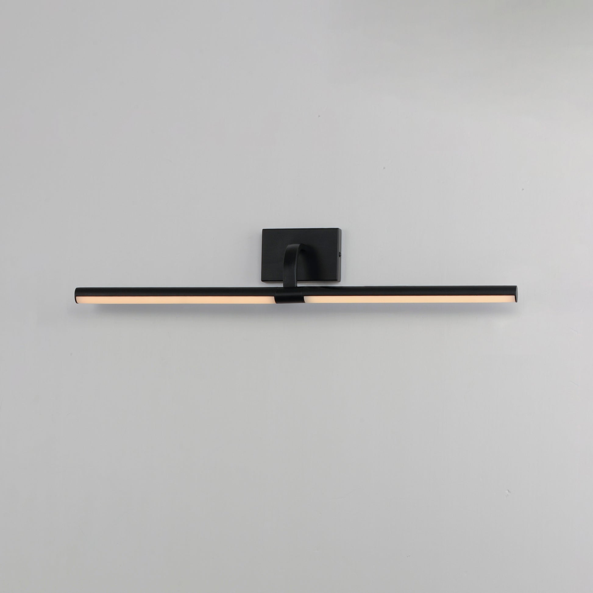 Mona 18" LED Picture Light Black by ET2