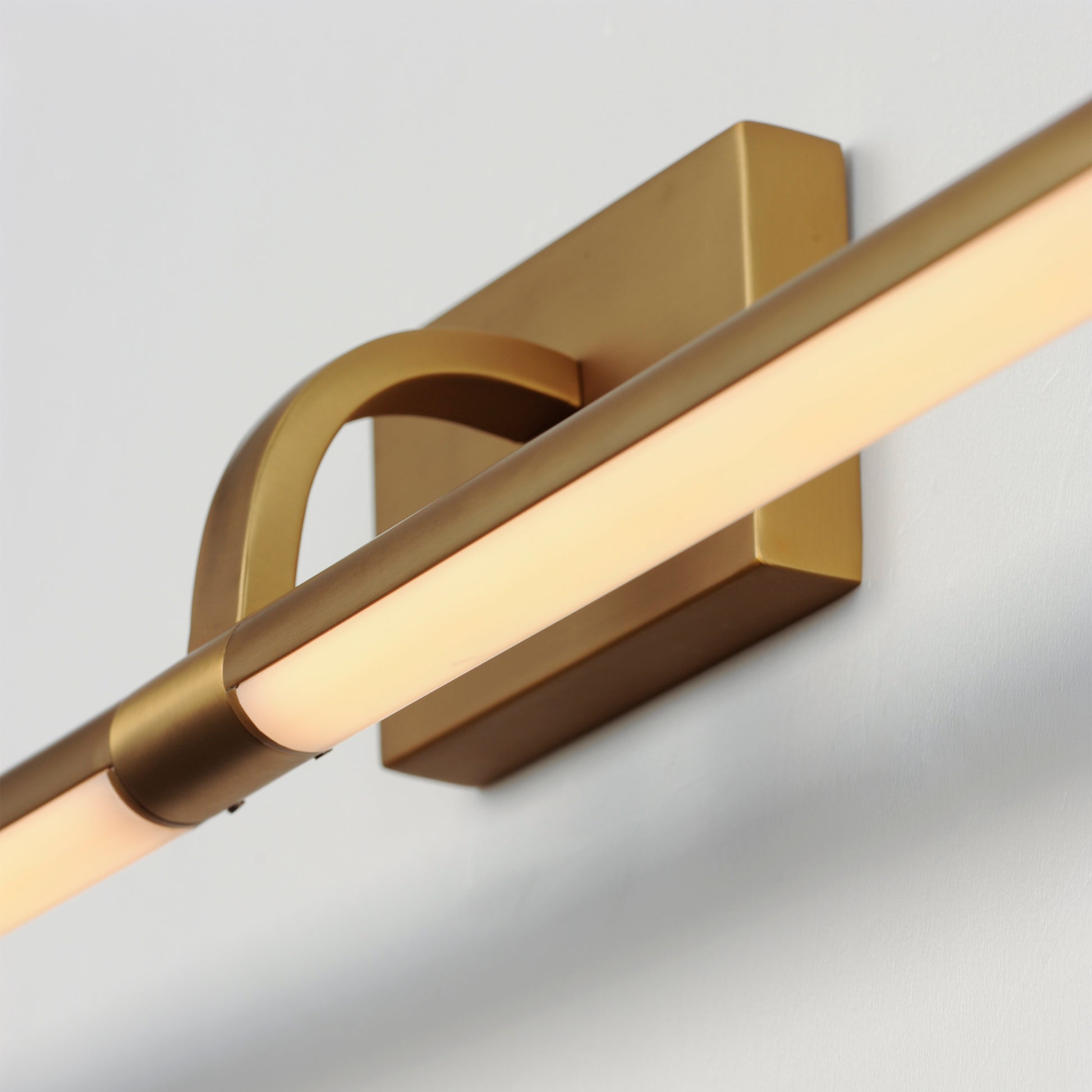 Mona 18" LED Picture Light Gold by ET2