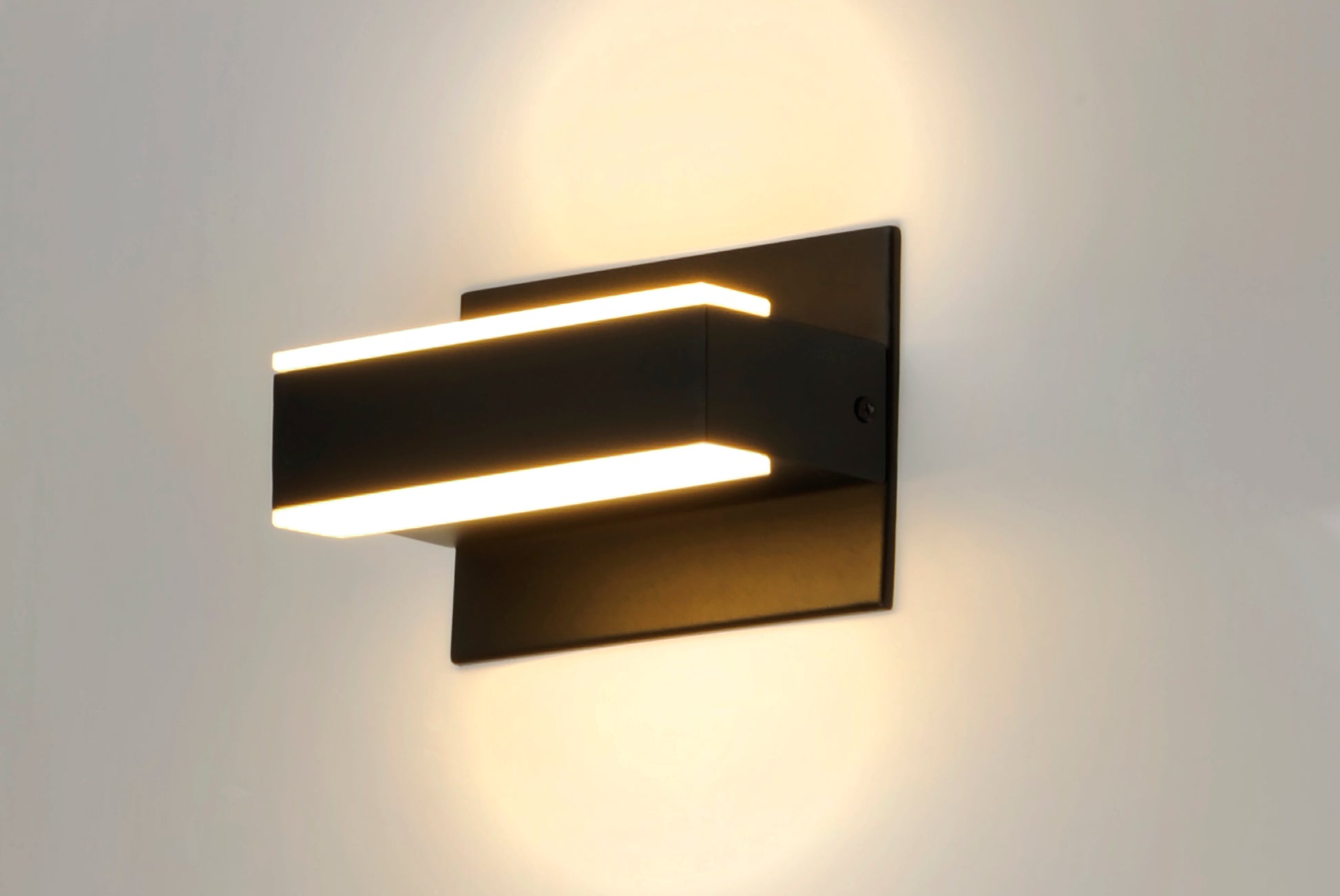 Omni 7" LED Wall Sconce Black by ET2
