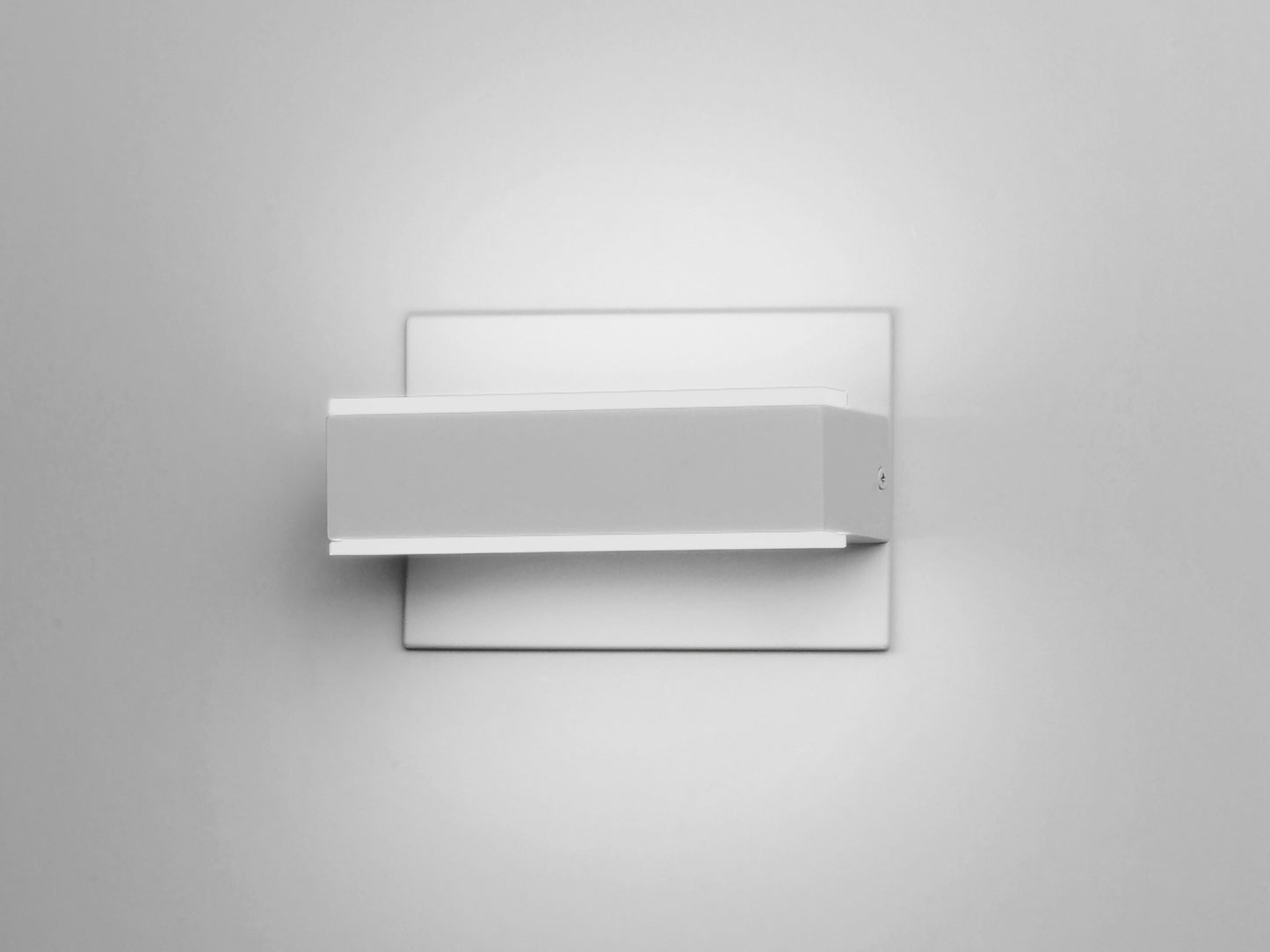 Omni 7" LED Wall Sconce White by ET2