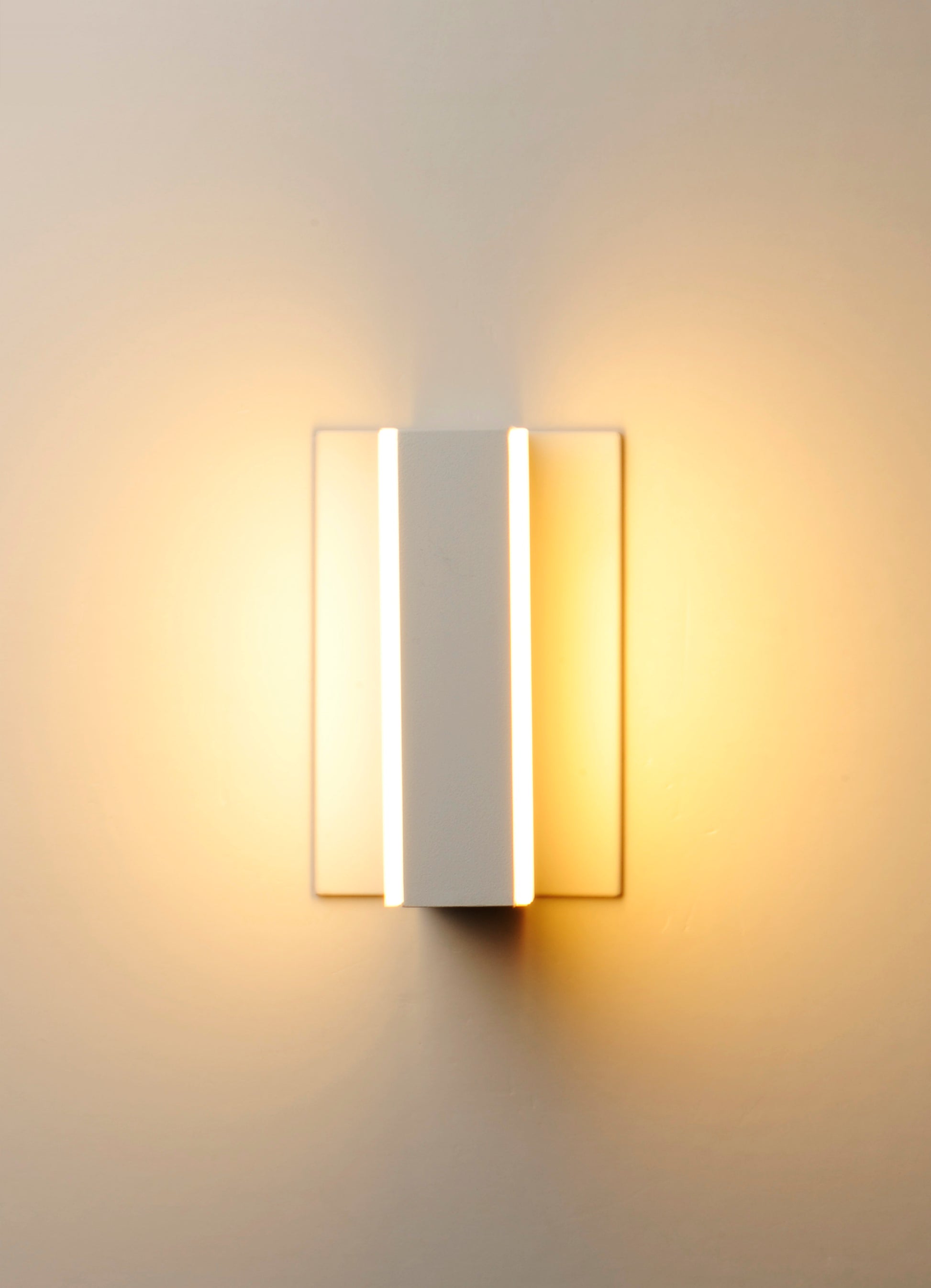 Omni 7" LED Wall Sconce White by ET2