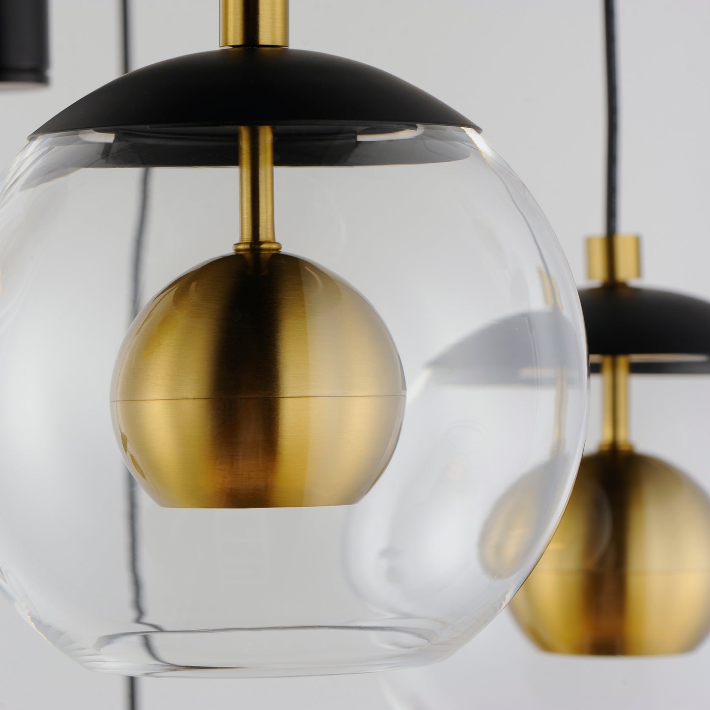 Nucleus 5-Light LED Pendant Black/Natural Aged Brass by ET2