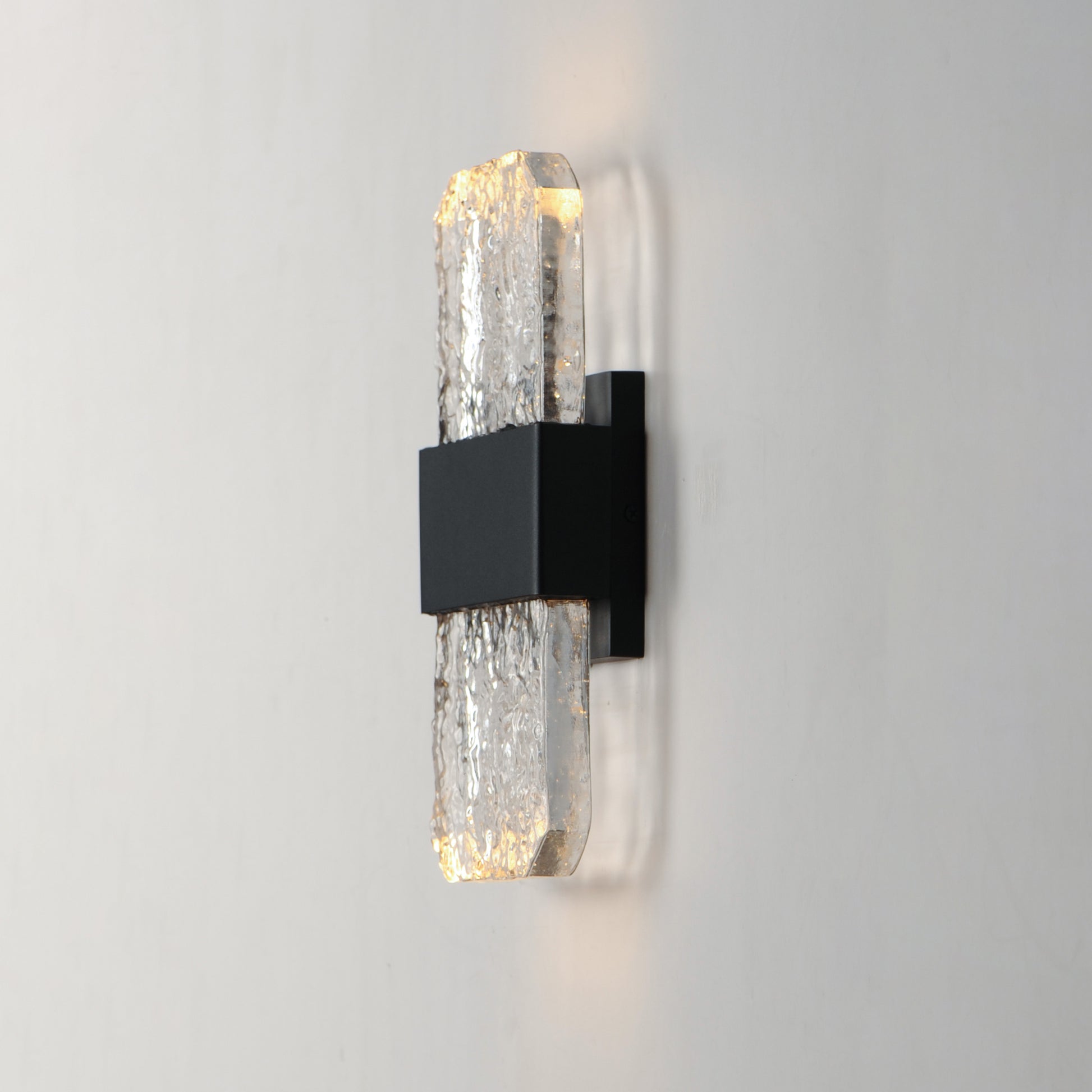 Rune LED Outdoor Wall Sconce Small Black by ET2