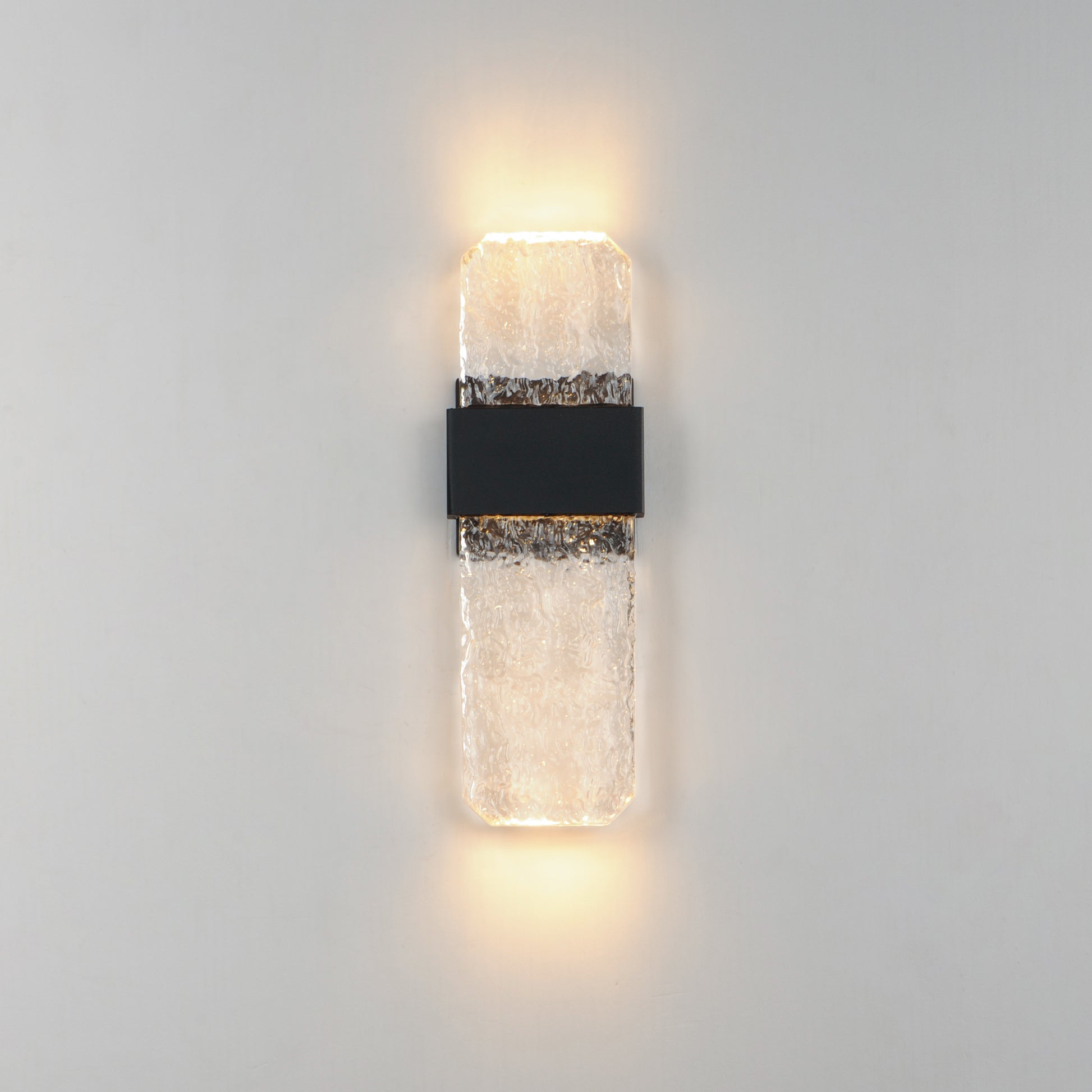 Rune LED Outdoor Wall Sconce Medium Black by ET2
