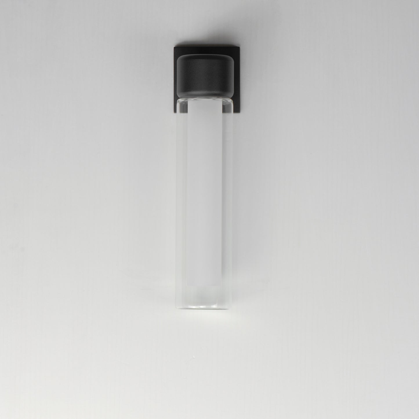 Dram Medium LED Outdoor Sconce Black by ET2