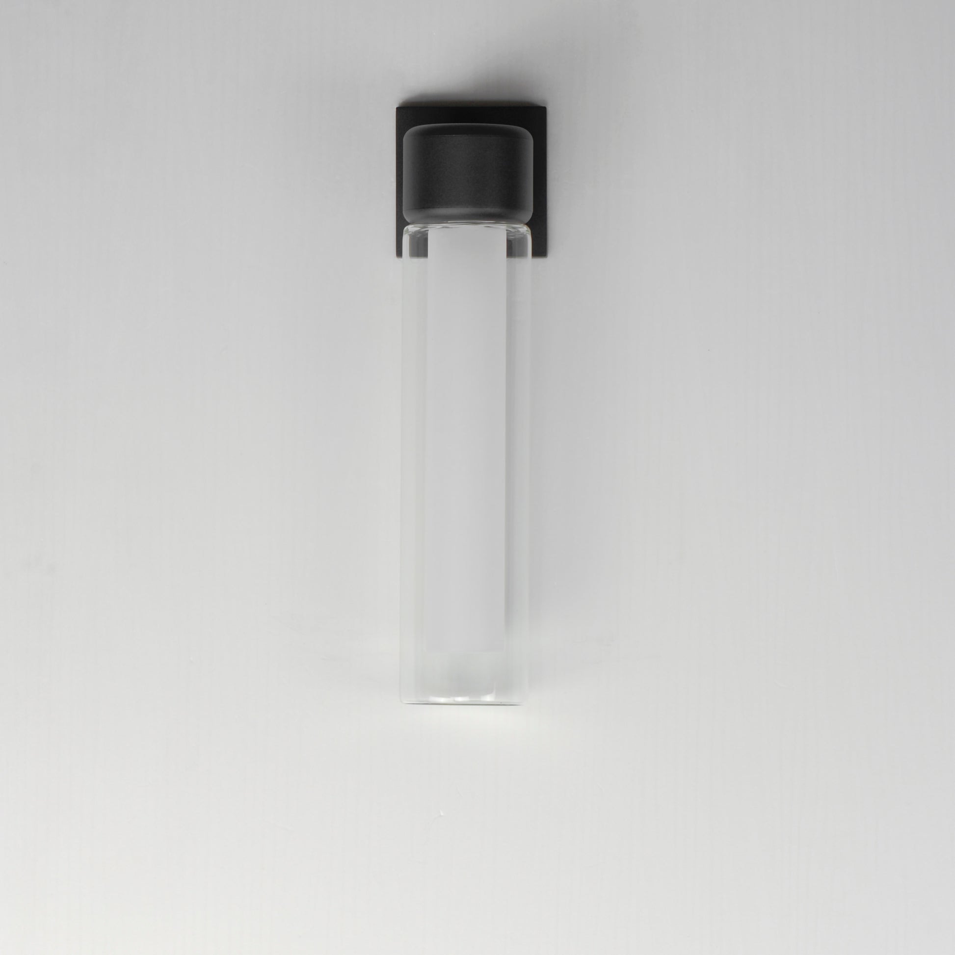 Dram Medium LED Outdoor Sconce Black by ET2