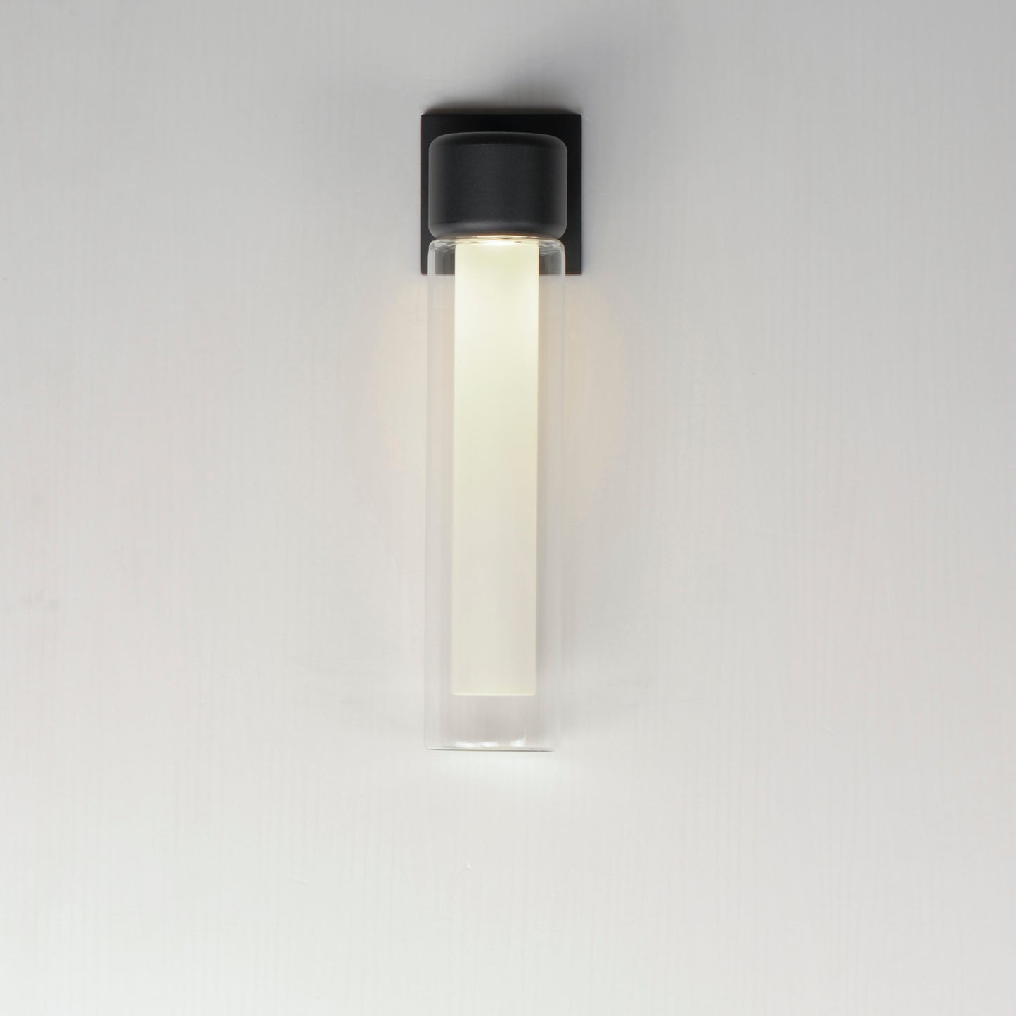 Dram Medium LED Outdoor Sconce Black by ET2