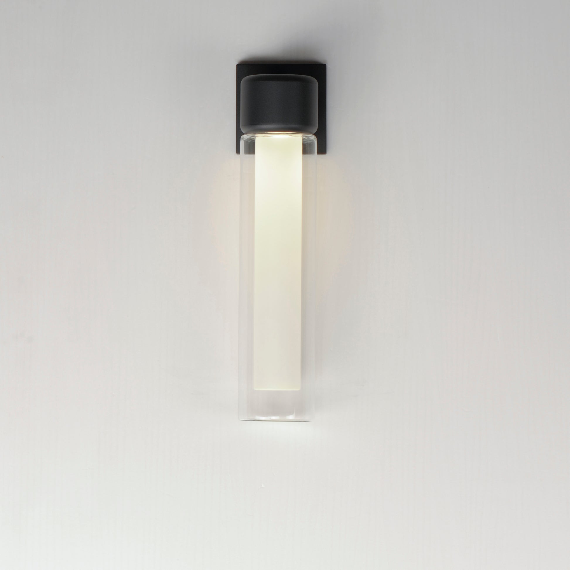 Dram Medium LED Outdoor Sconce Black by ET2