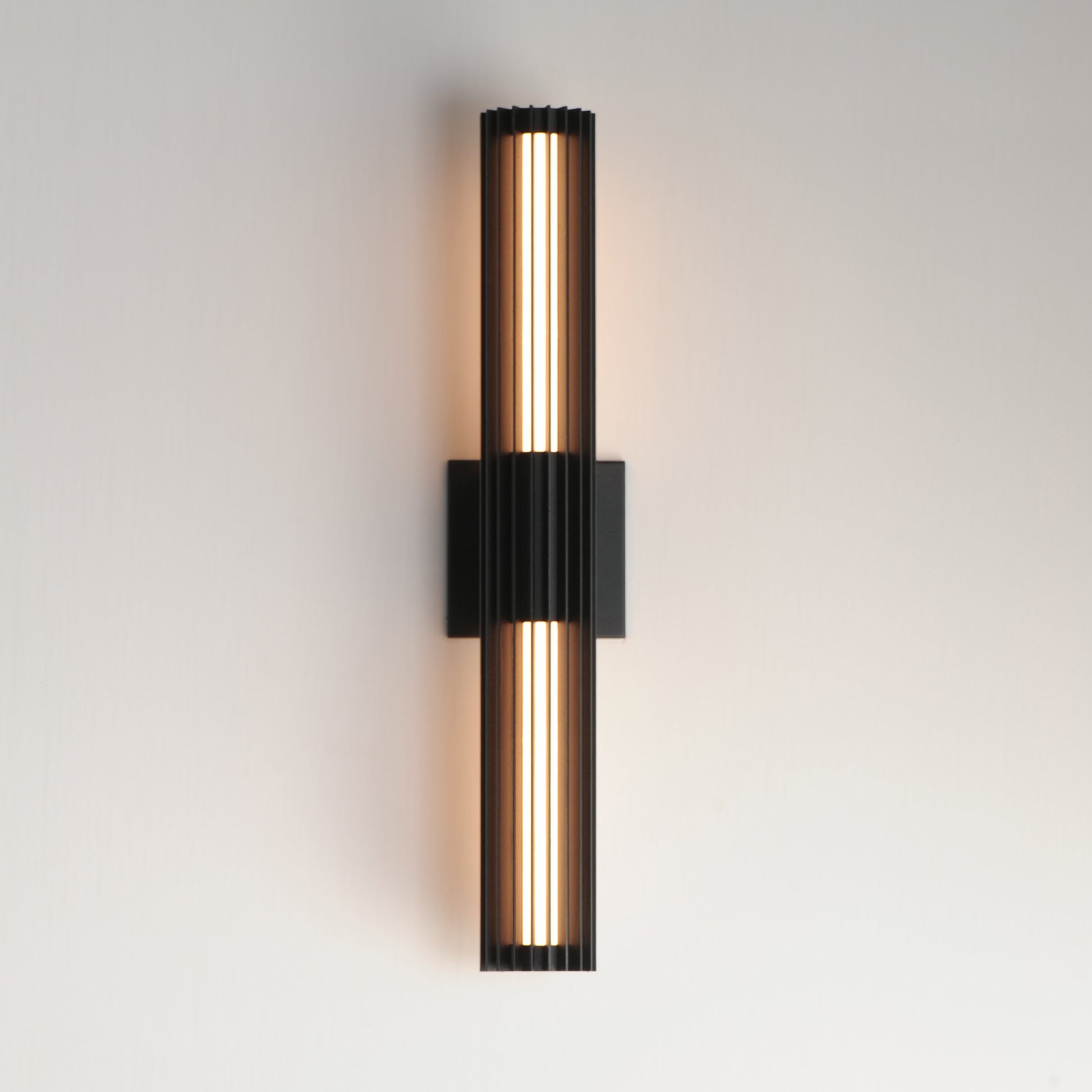 Citadel 24" LED Outdoor wall sconce Black by ET2